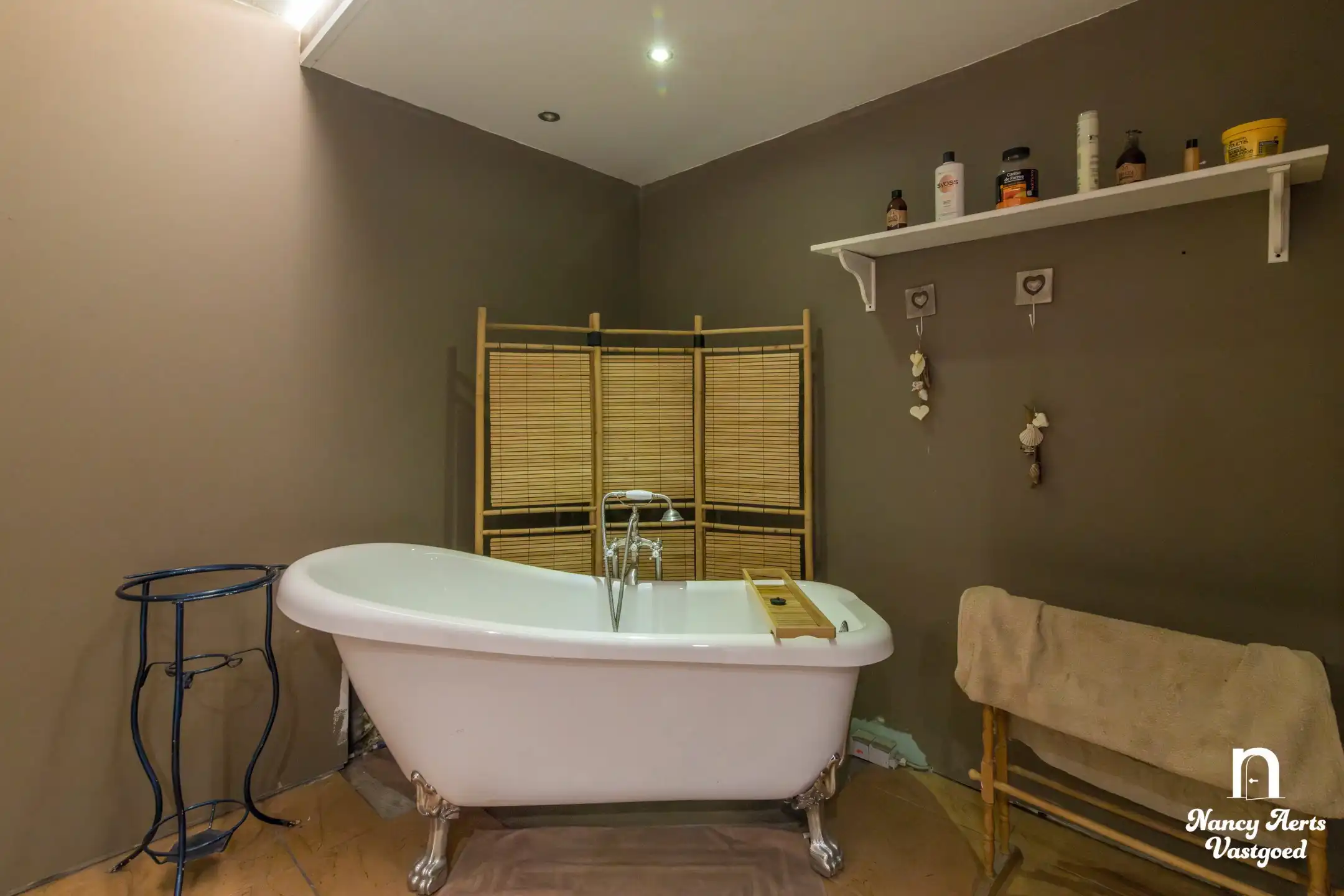 Ruime halfopen woning met tuin en veel potentieel foto 31