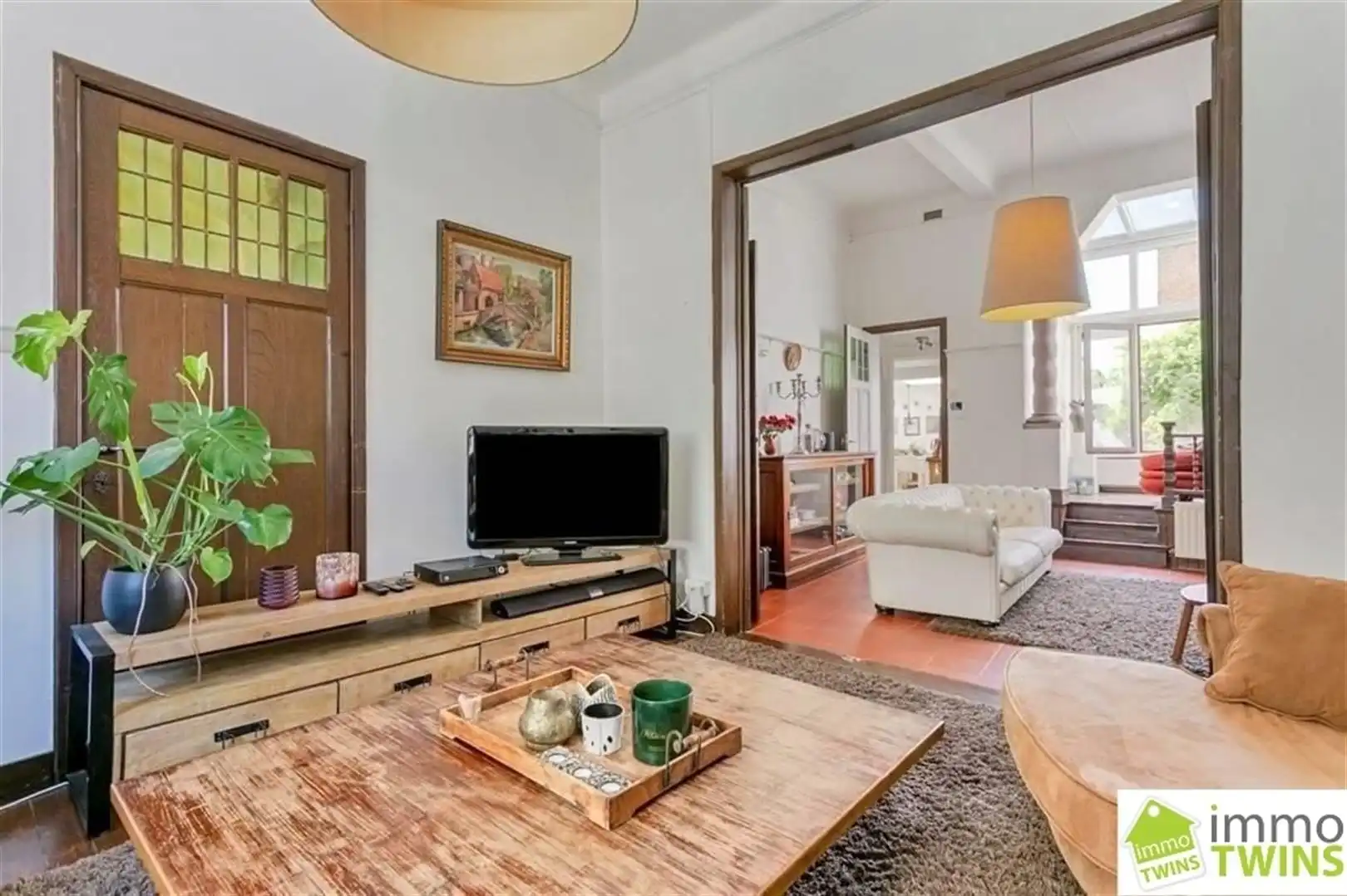 Karaktervolle, ruime woning met 6 slaapkamers, binnenkoer met jacuzzi en topligging! foto 2