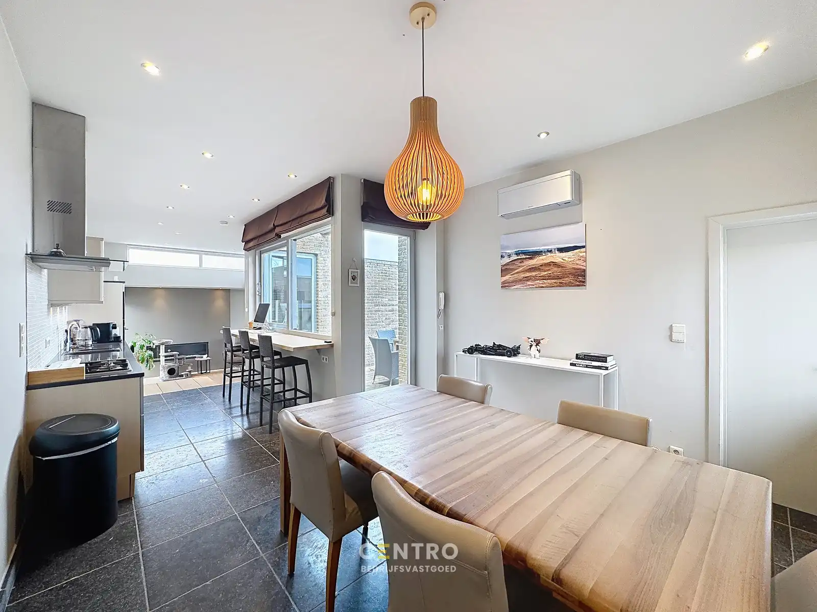 Fantastische woonst met handelsruimte op CHARMANTE ligging te Oostende! foto 10