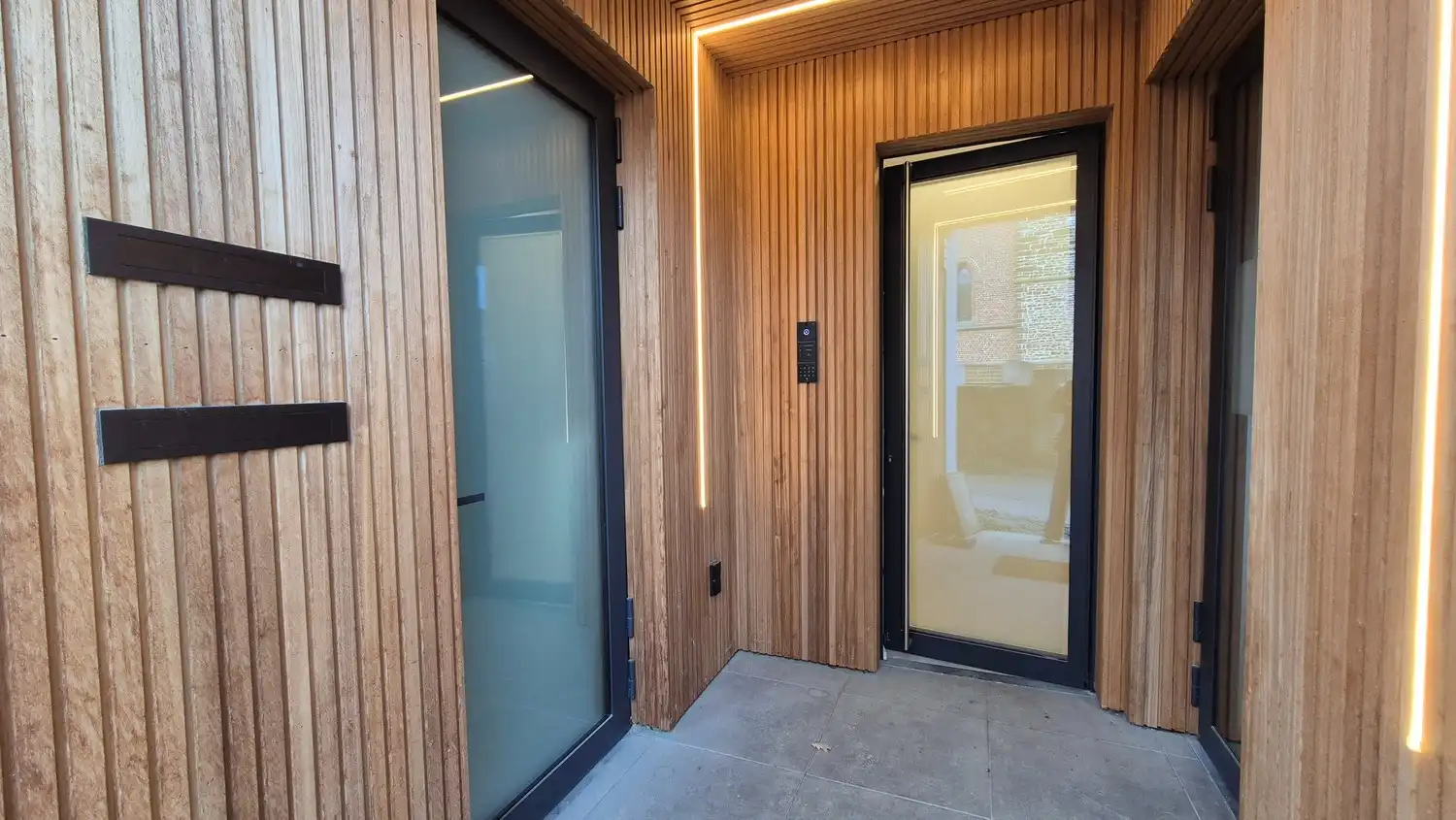 Uitzonderlijk ruime nieuwbouwwoning met 2 aparte appartementen -perfect voor co-housing, kangoeroewonen of wonen + zorgwoonst. foto 3