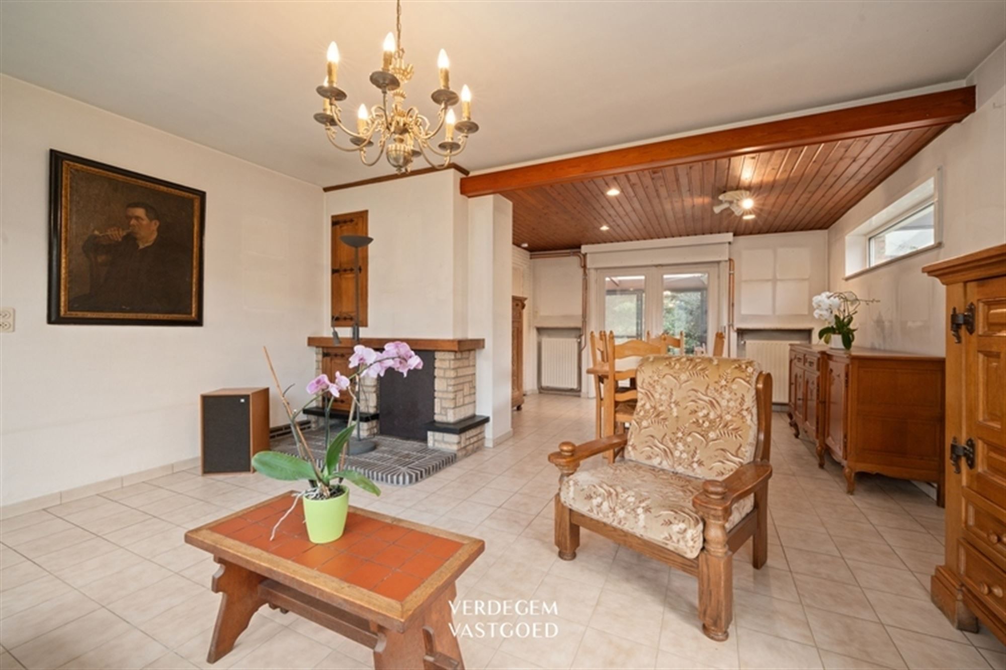 Ruime villawoning met 4+1 slaapkamers en fijne tuin, te renoveren foto 3