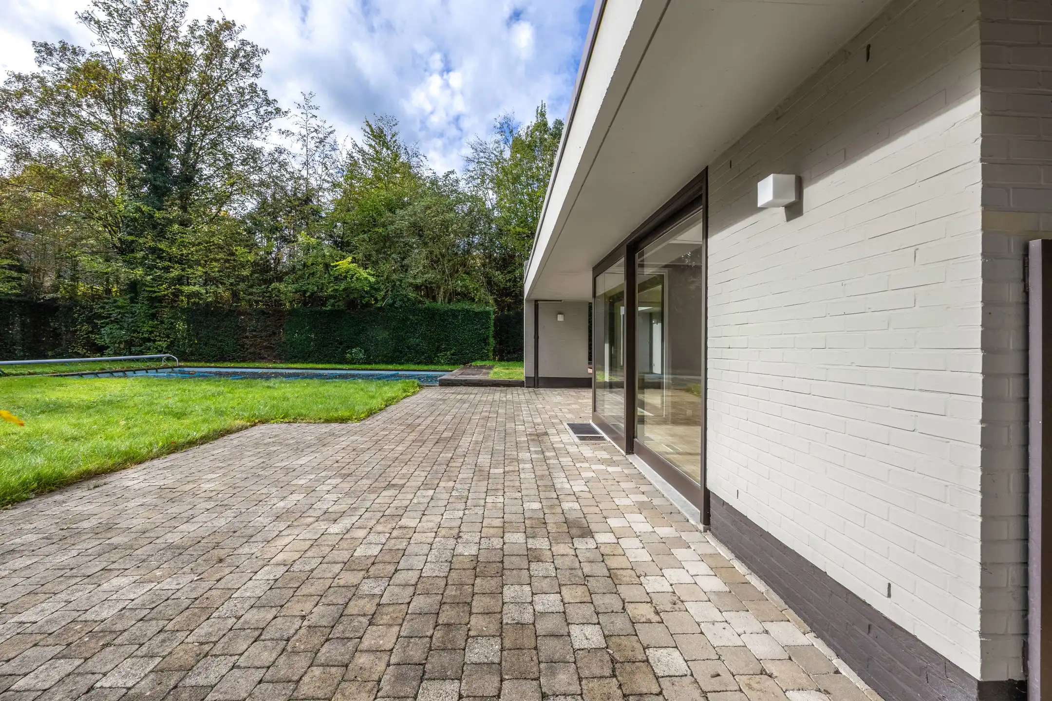 Seventiesvilla met zwembad en wellnessruimte in het groen  foto 15