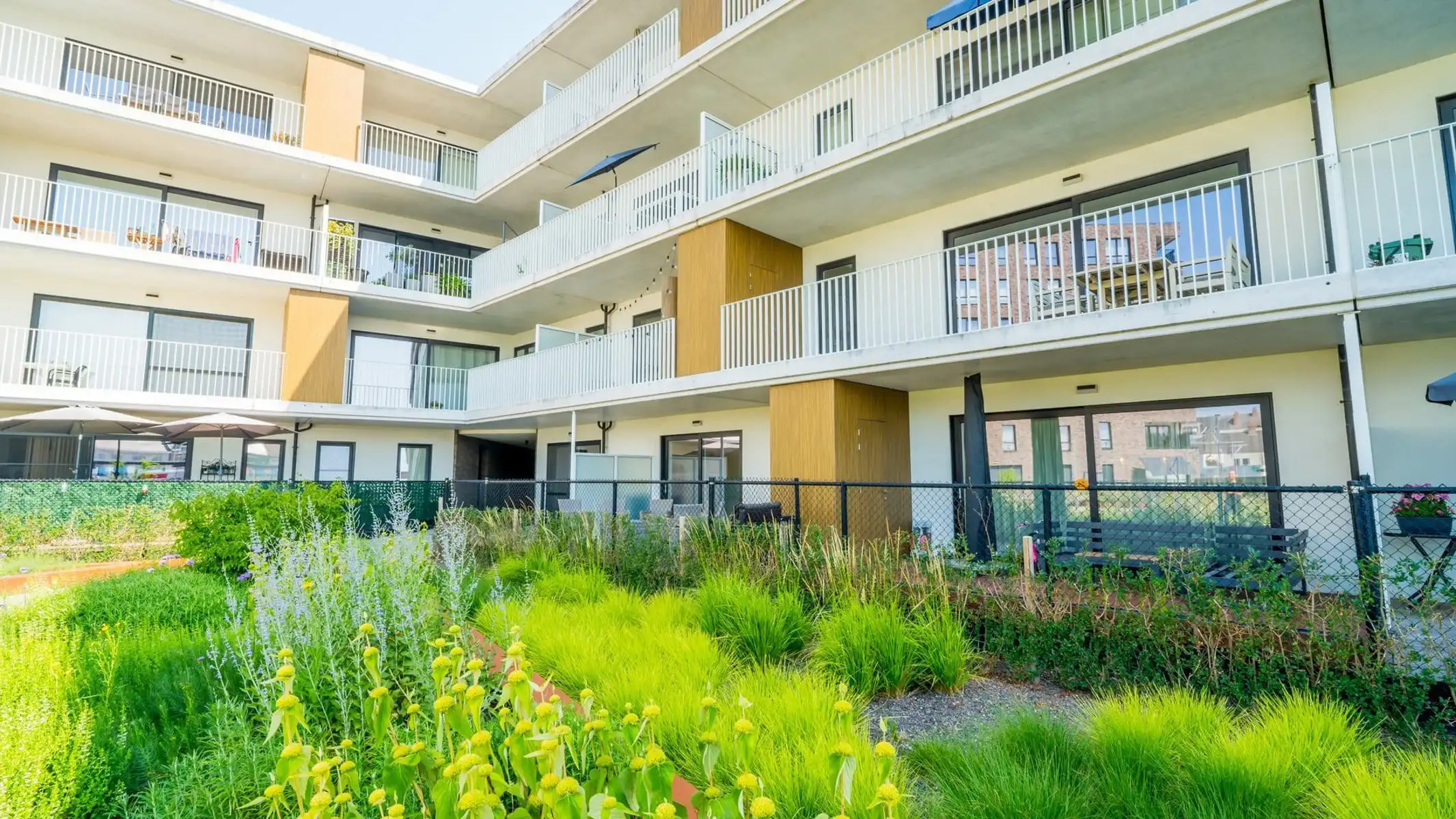 Instapklaar appartement met 2 slpks, terras en staanplaats foto 24