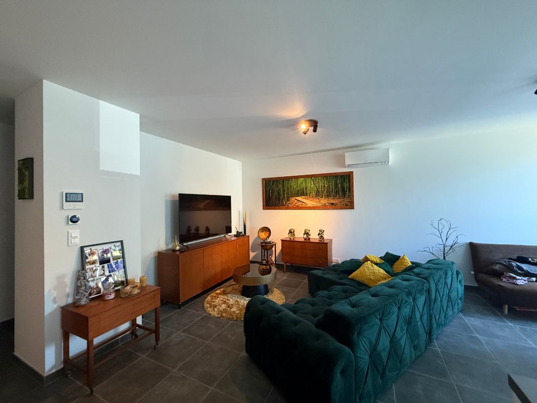 Gelijkvloers nieuwbouwappartement met terras en gezellig tuintje. foto 3