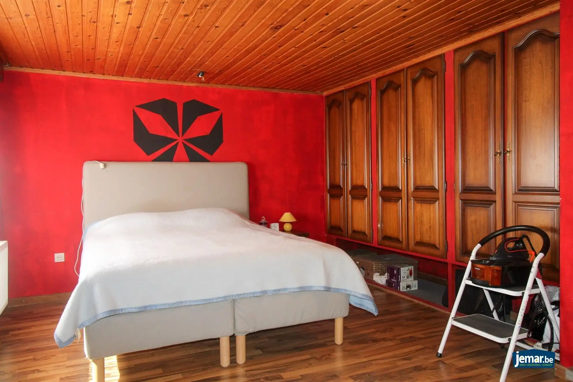 Vrijstaande gezinswoning met 4 slaapkamers, ruime kelder en garage, zonnepanelen mét certificaten en tuin op een vlot bereikbare toplocatie in Maasmechelen! foto 9