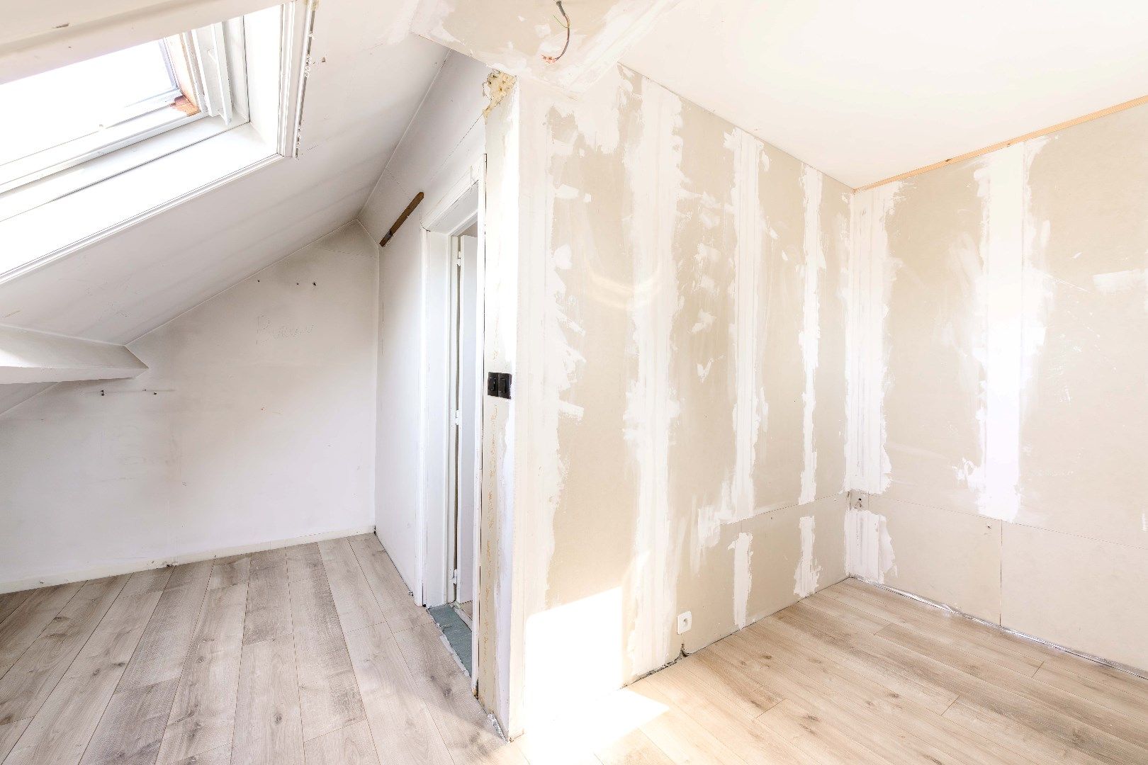 CENTRAAL GELEGEN WONING IN HARTJE MEULEBEKE MET 3 SLPKS | TUIN | GARAGE foto 13