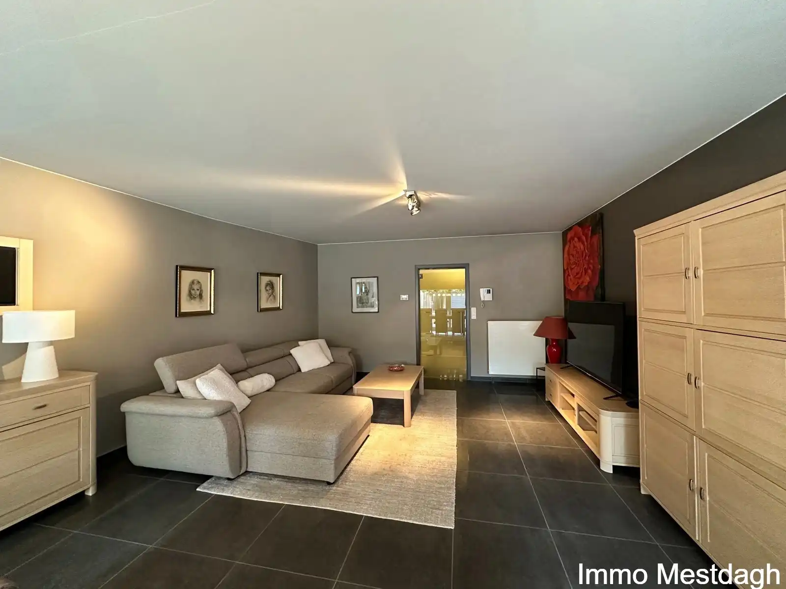 Ruim gelijkvloers appartement met tuin en autostaanplaats. foto 8