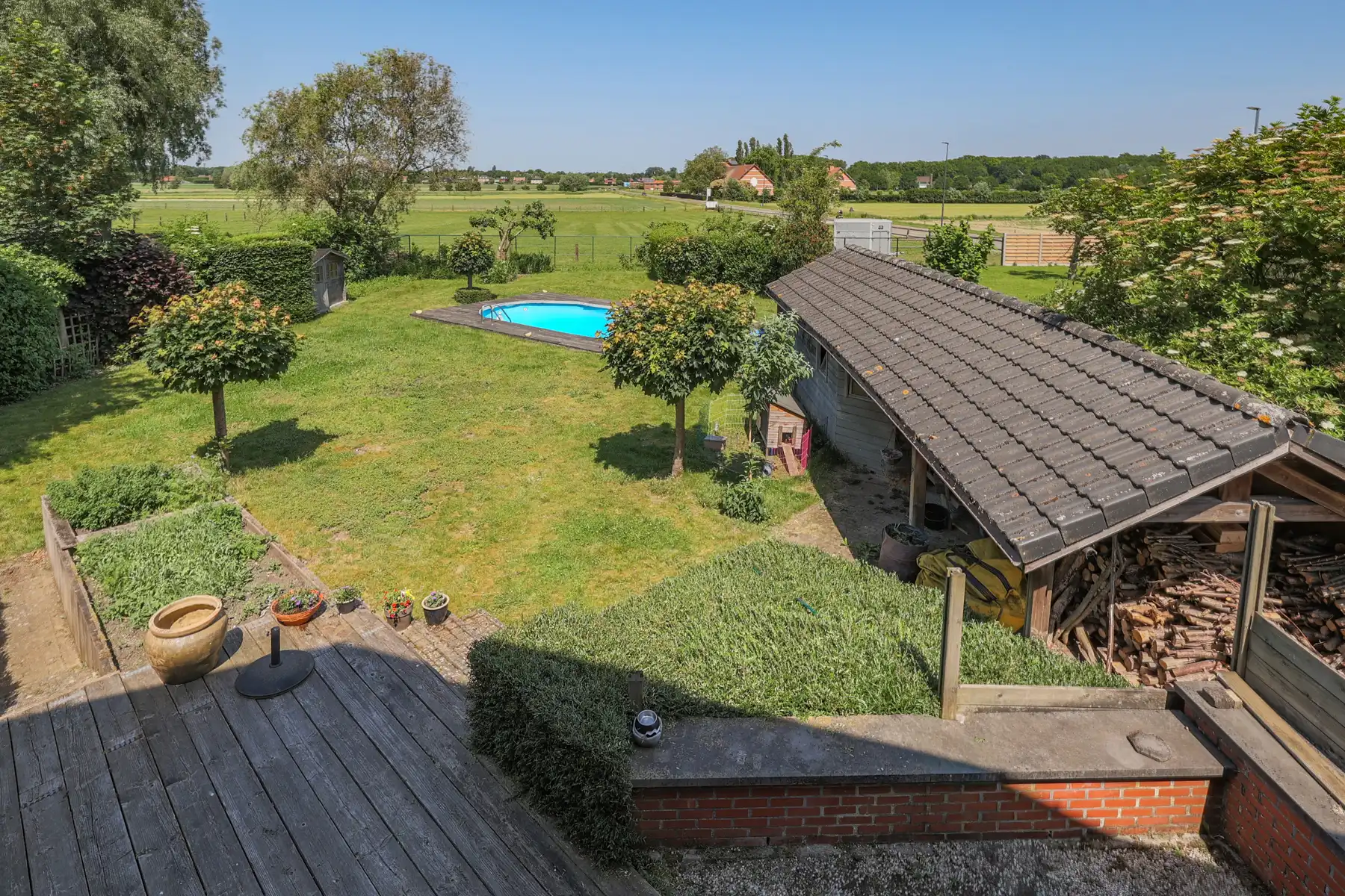 Vrijstaande woning op uniek perceel met zwembad foto 11