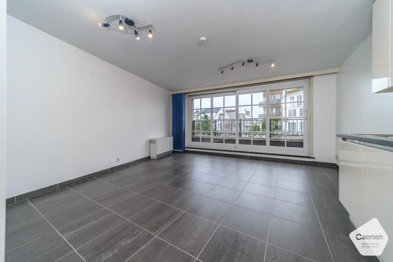 Centraal gelegen, recente studio met open zicht op het Sloepenplein - garage inbegrepen foto 5