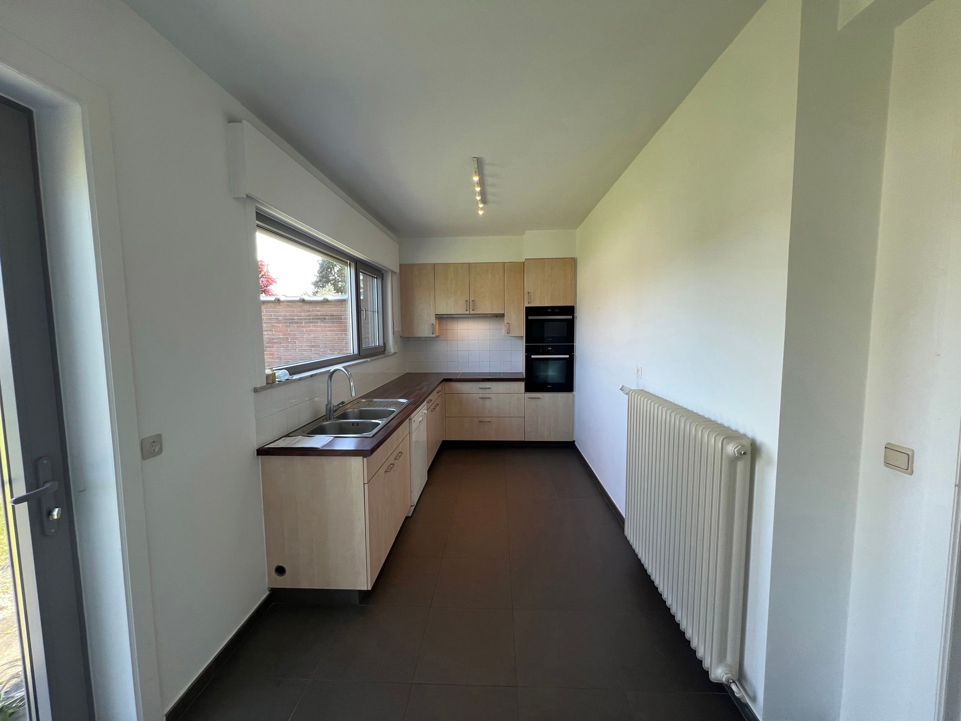 Zeer ruime woning met 4 slaapkamers nabij centrum. foto 5
