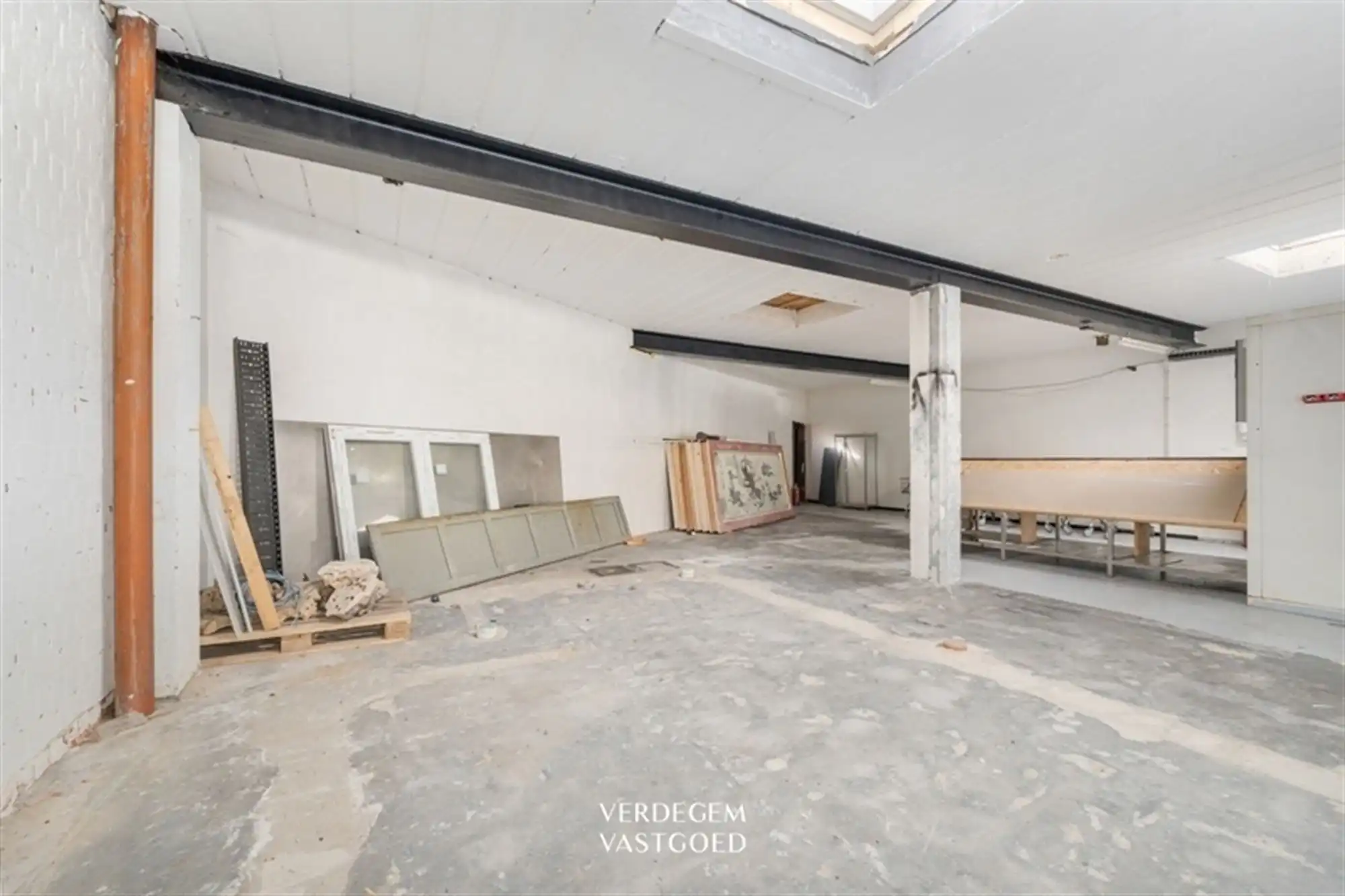 Handelsruimte (284m²) met zonnig appartement (100m²) op strategische ligging foto 8