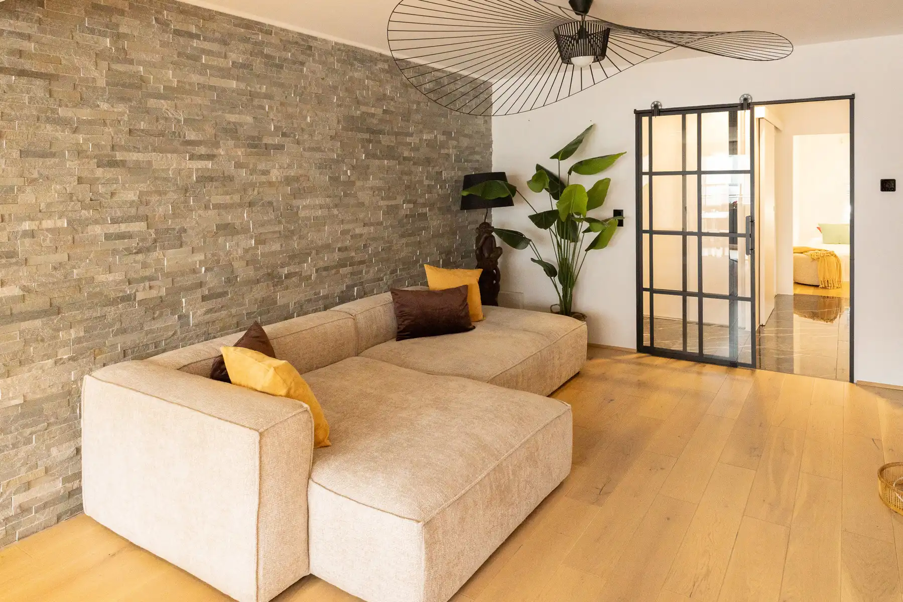 Lichtrijk en modern appartement met 2 terrassen en airco foto 8