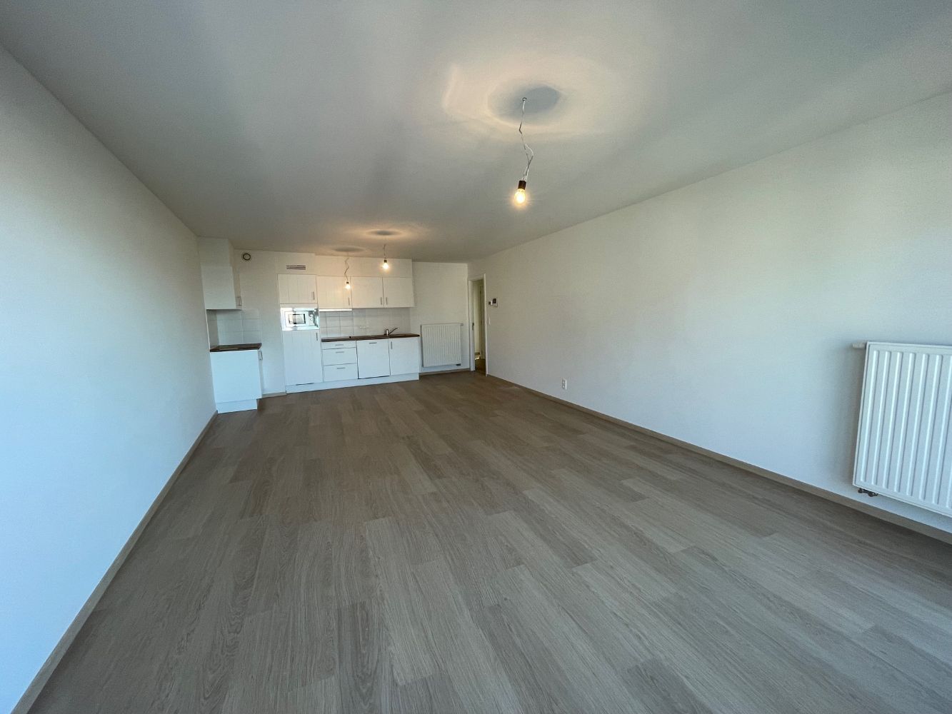 Ruim appartement met drie slaapkamers en twee badkamers( één met douche en één met bad). foto 2