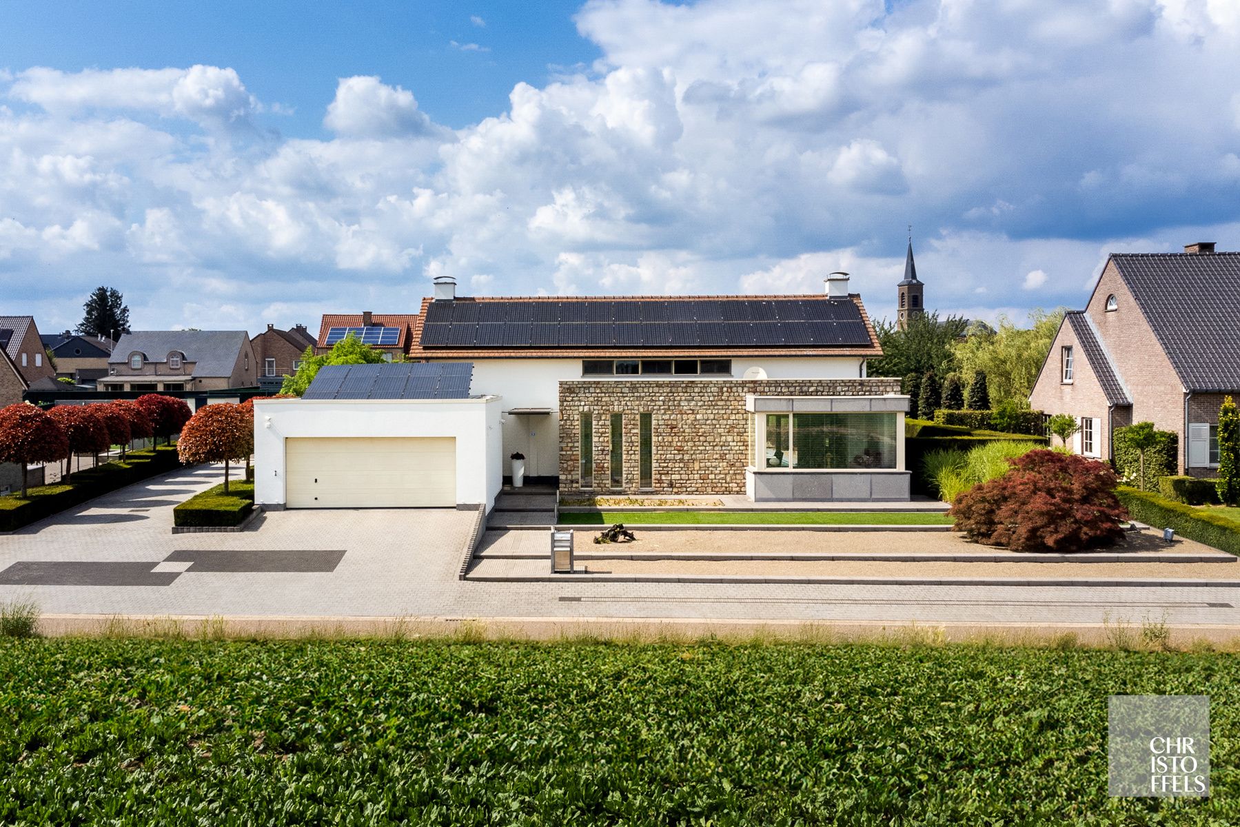 Exclusieve villa met verwarmd zwembad op een perceel van 2.295m²!  foto 2