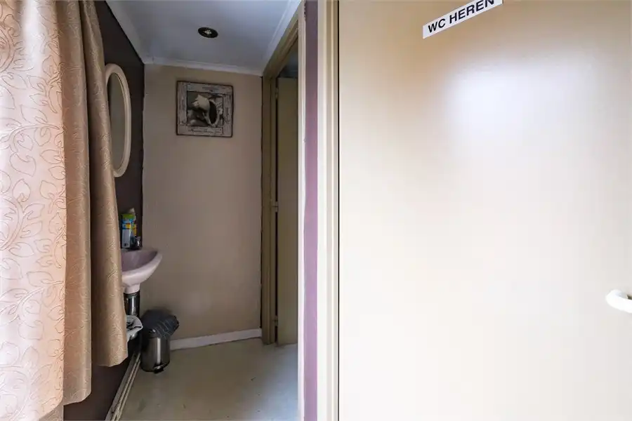 HANDELSHUIS MET VEEL POTENTIEEL IN HET CENTRUM VAN GINGELOM foto 16