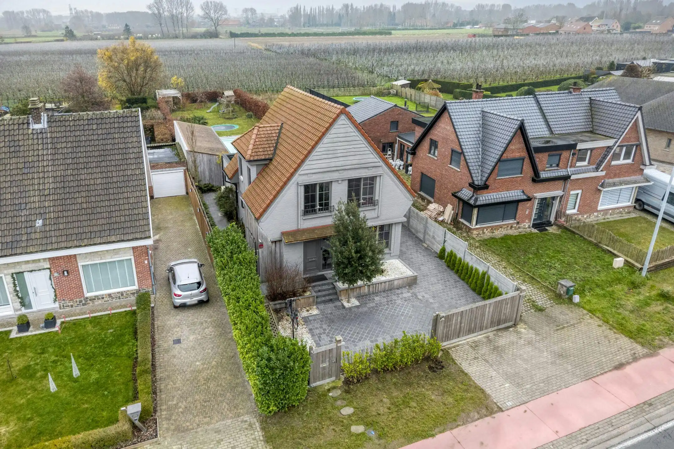 Gerenoveerd vrijstaand huis met zwembad, poolhouse en tuin foto 30