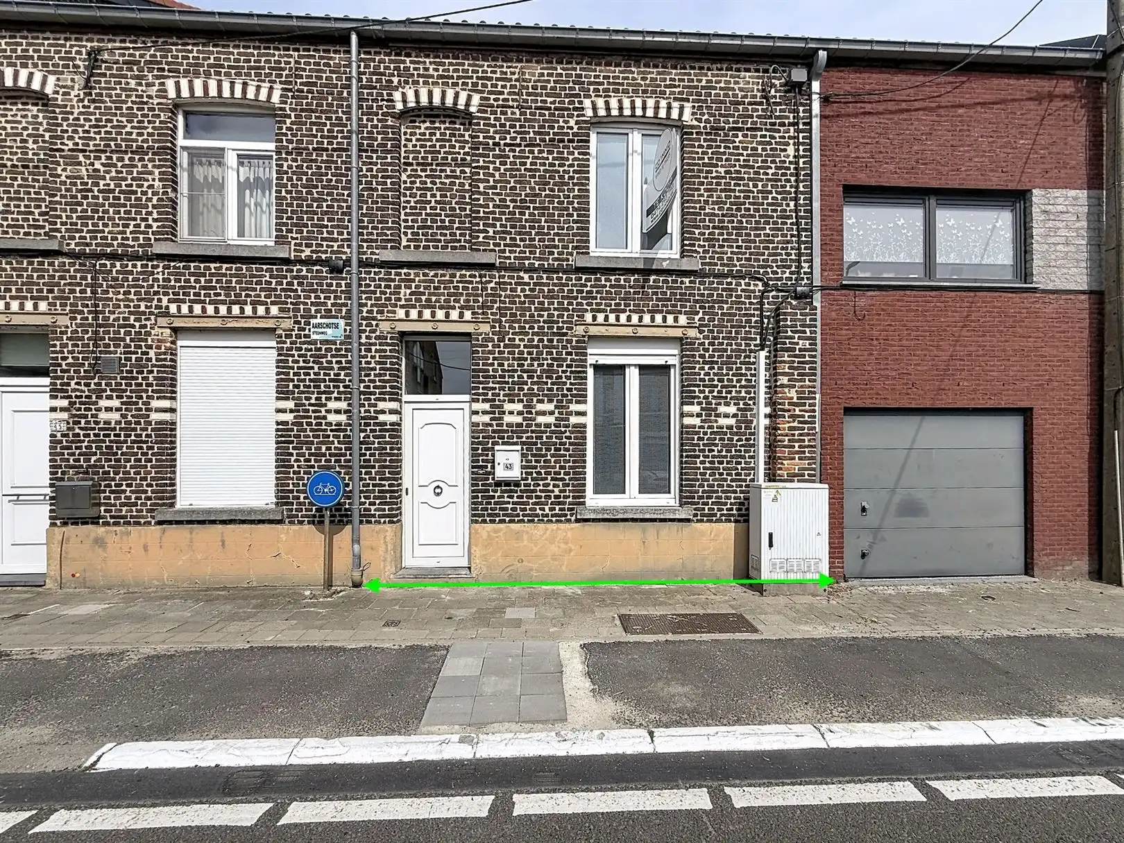 Instapklare stadwoning met koer, 2/3 slpks foto 2