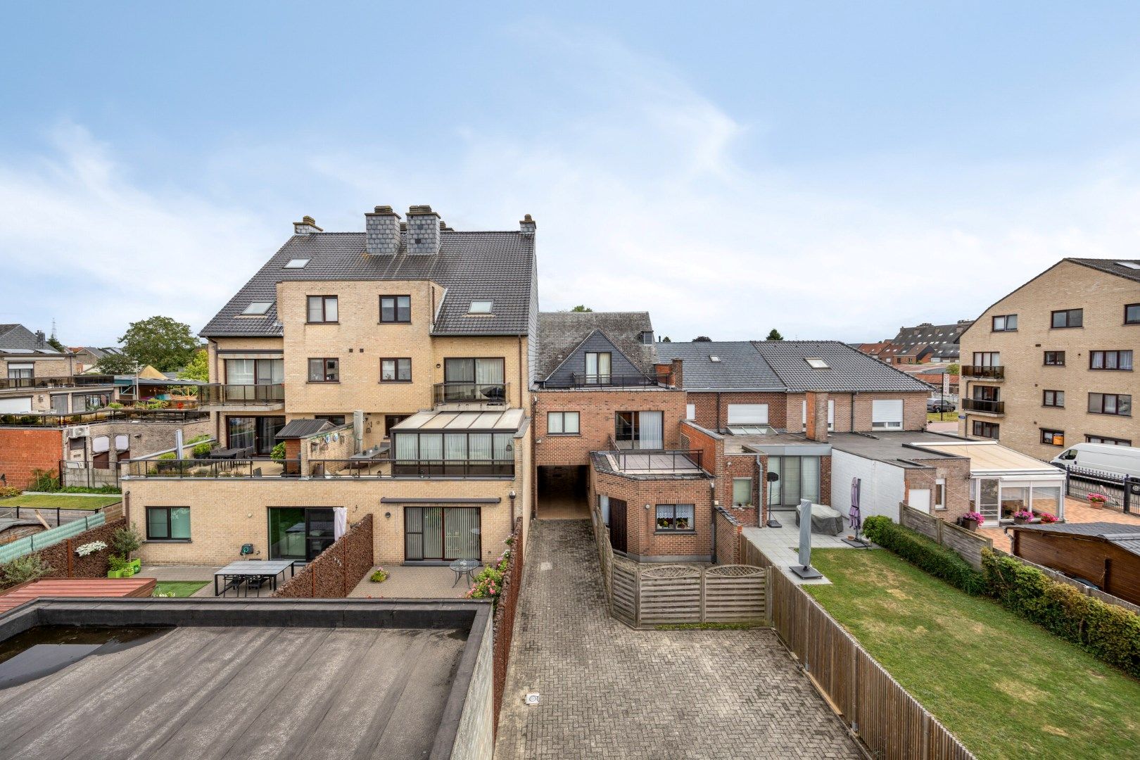 Opbrengsteigendom met 3 appartementen + 2 garages – toplocatie in Merchtem! foto 13