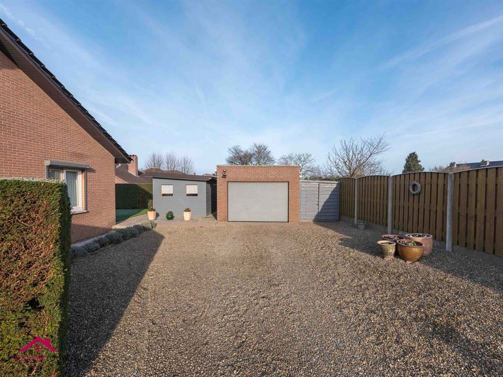 Zeer goed onderhouden, vrijstaande en gelijkvloerse woning foto 6