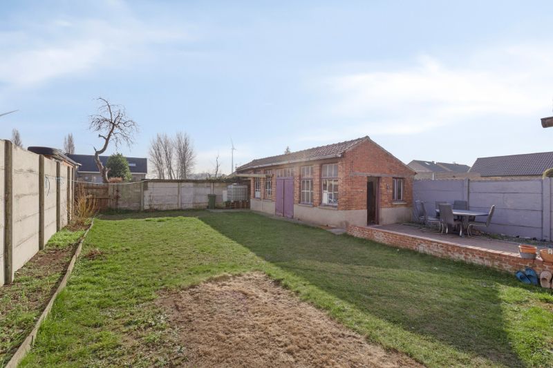 RUIME, LICHTRIJKE ALLEENSTAANDE WONING MET VEEL POTENTIEEL foto 4