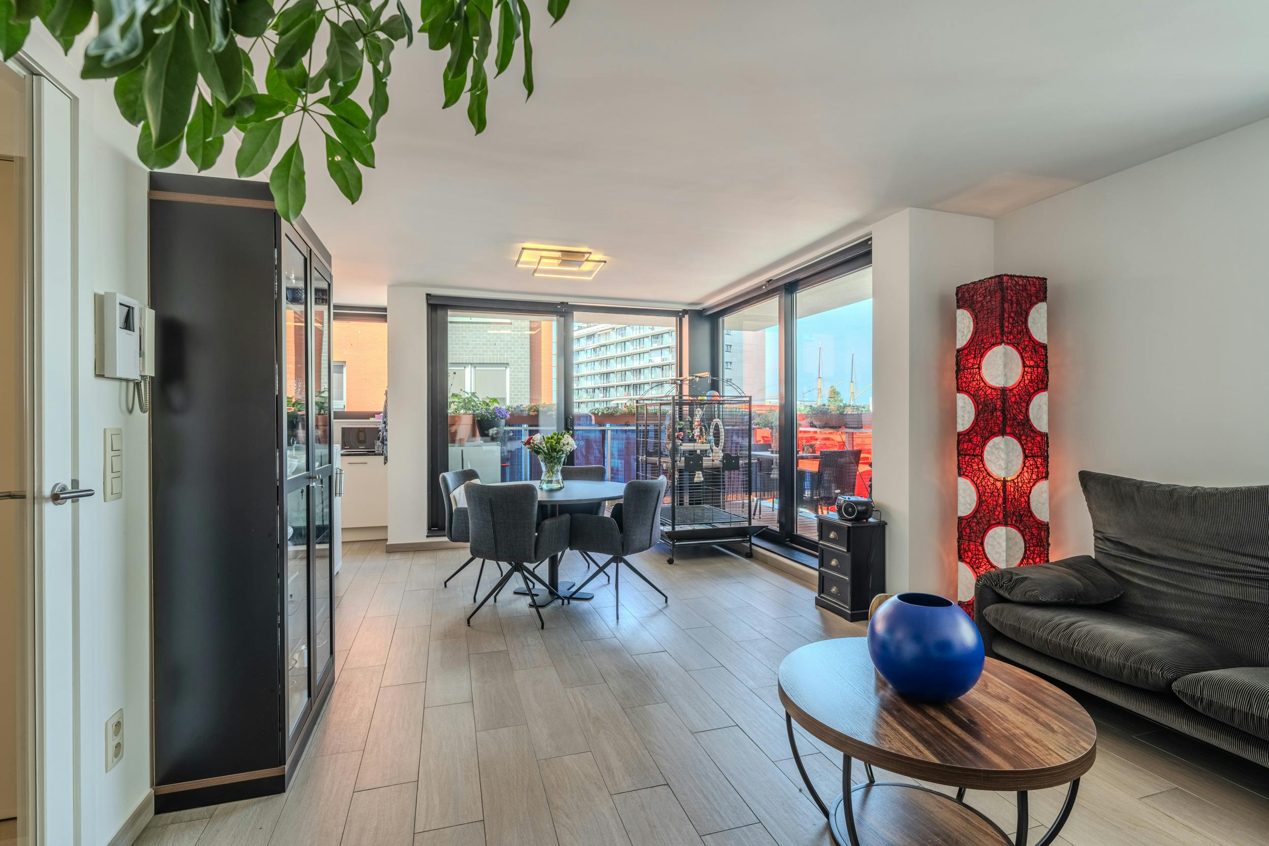 Hoekappartement met 2 slaapkamers en terras te Oostende foto 3