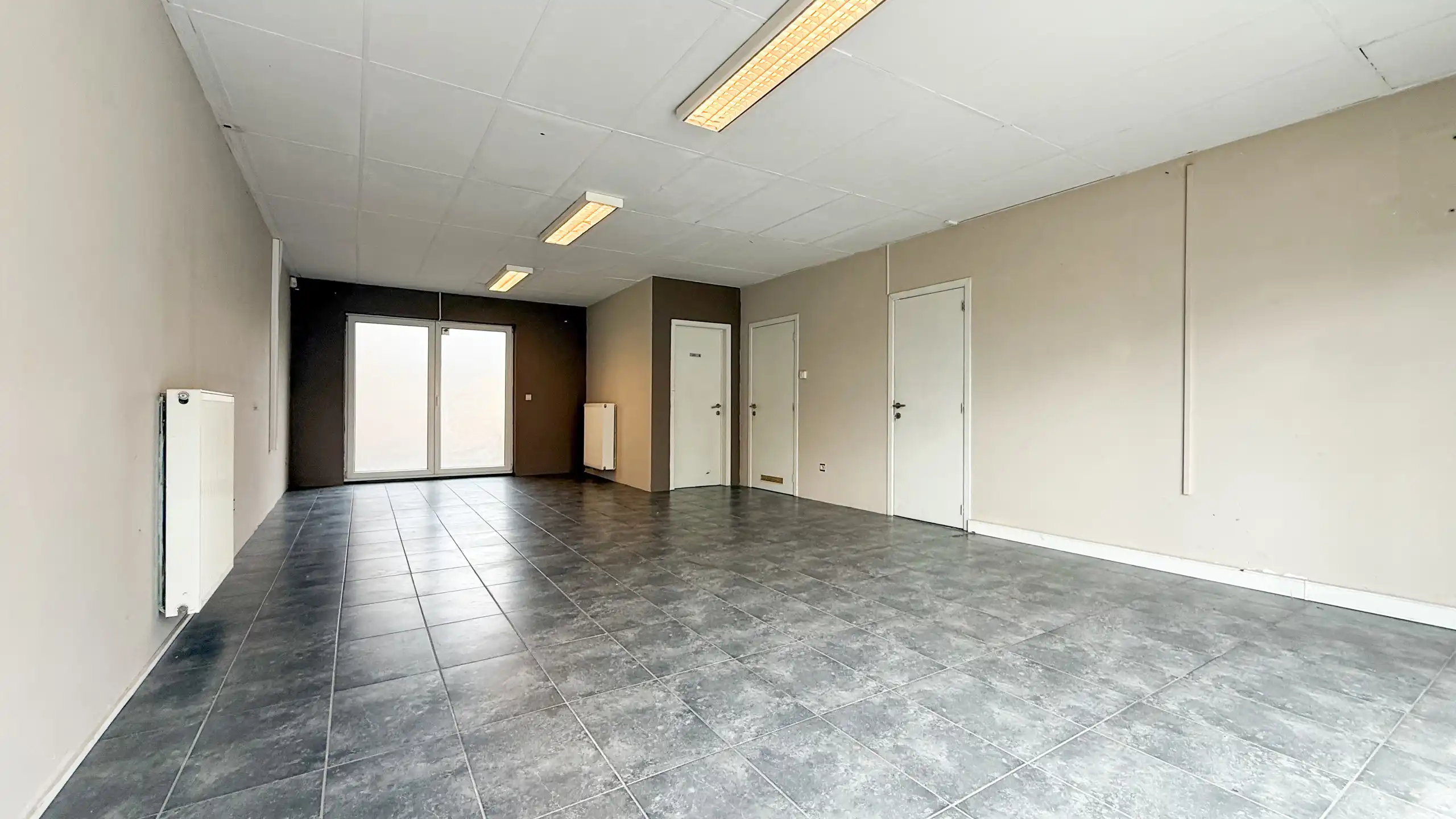 Handelsruimte gelegen aan de Guido Gezellelaan 122 te Heusden. foto 5