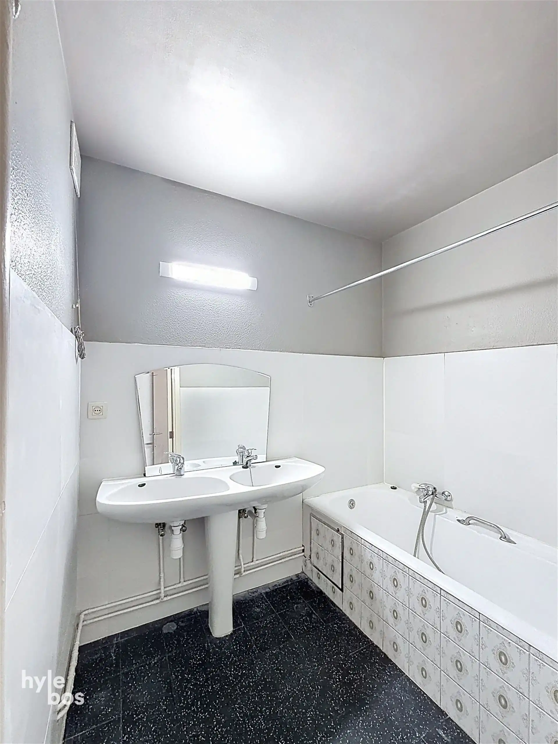 Instapklaar appartement nabij het Waasland Shopping Center foto 11