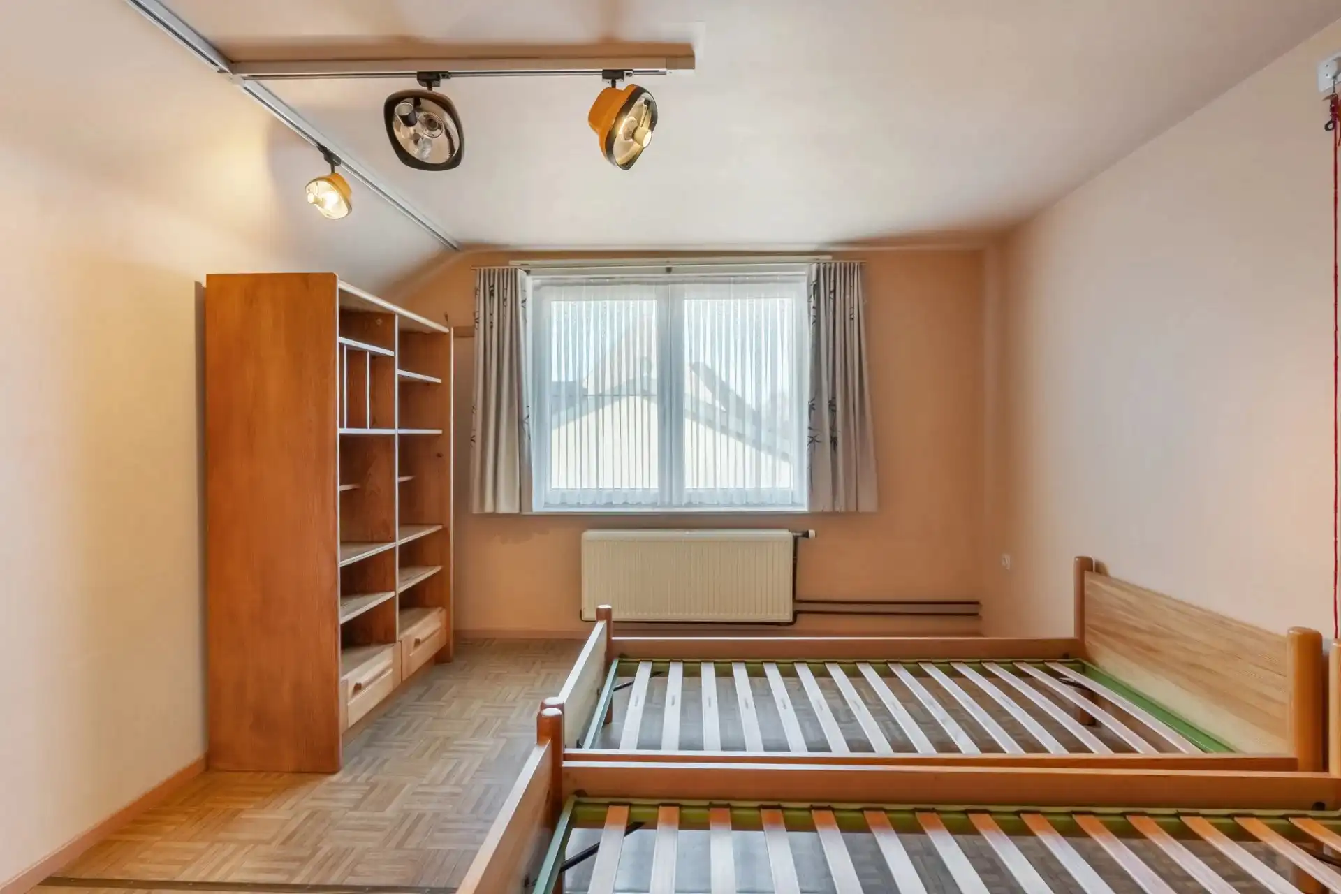 Ruime woning in rustige straat te Koersel foto 14