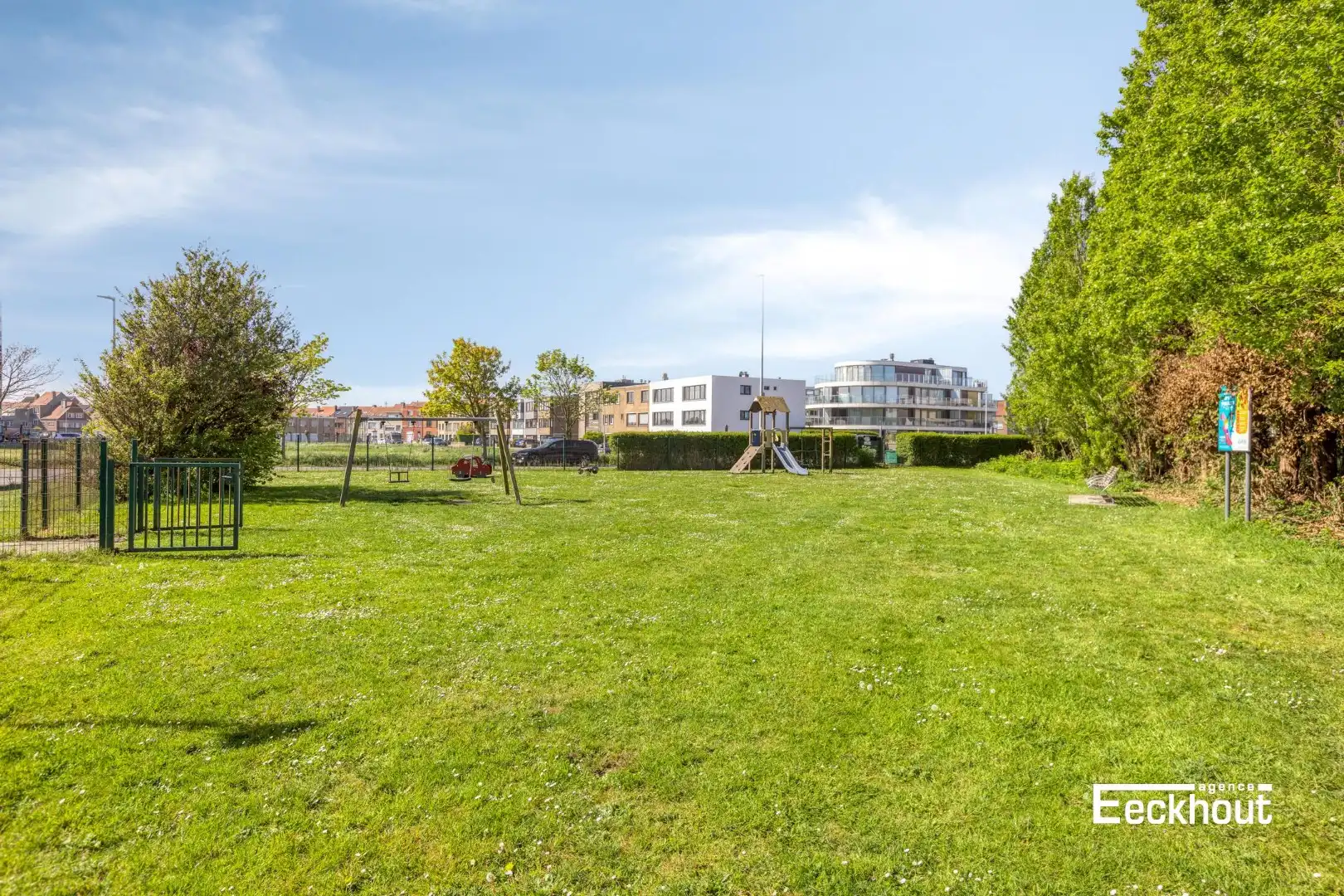 Appartement met terras en open zicht in Bredene, met autostaanplaats foto 4