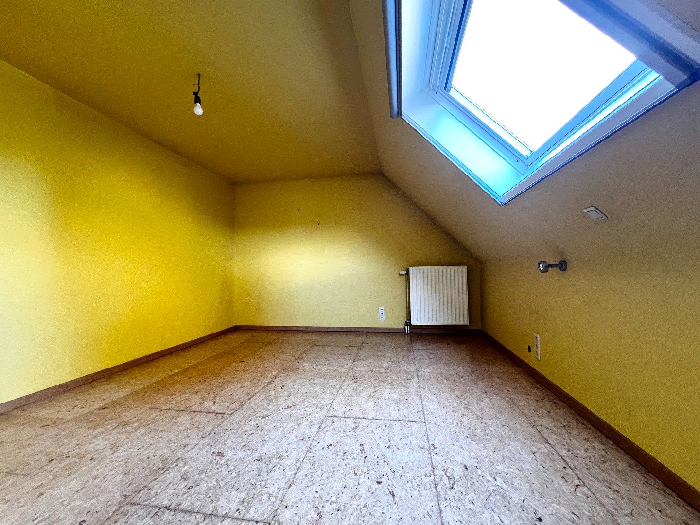 Veelzijdige eigendom met tal van mogelijkheden te koop te Zwevegem! foto 13