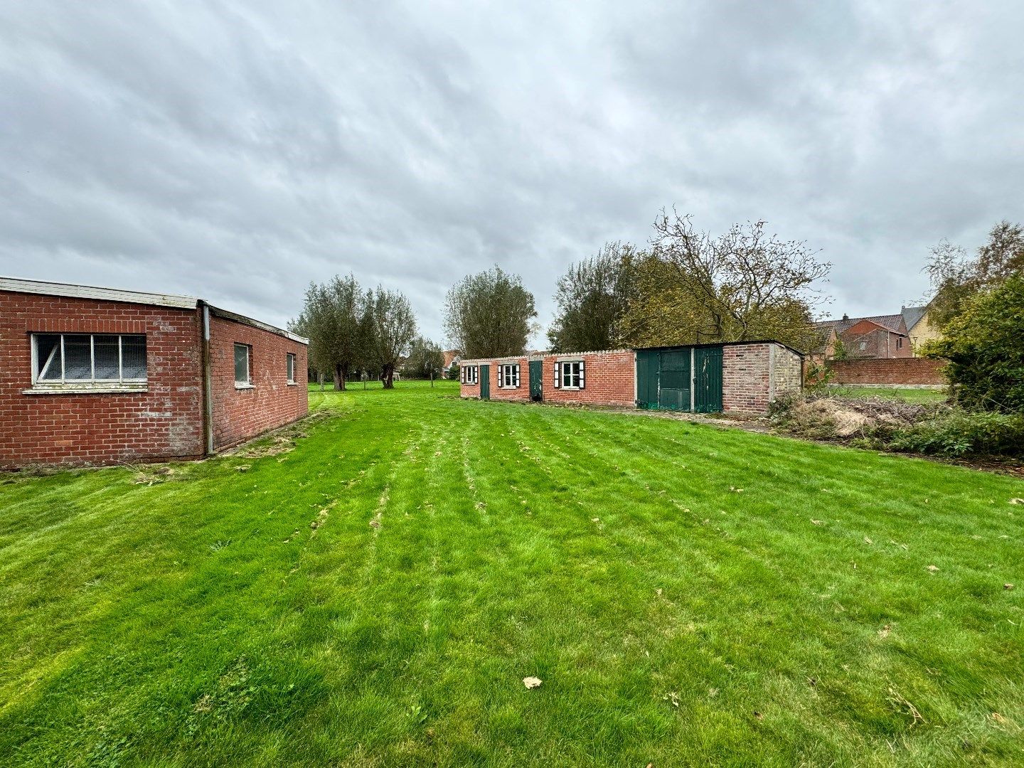 Te renoveren woning met 3  slaapkamers en bijhorend stuk grond te Koekelare  foto 6