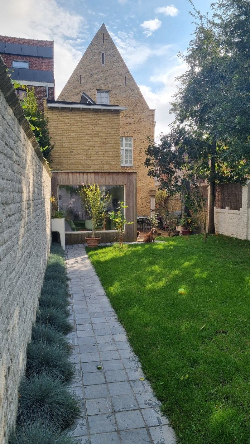 Authentieke volledig gerenoveerde herenwoning met zuidwest gerichte tuin en garage in het hartje van Ieper. foto 31