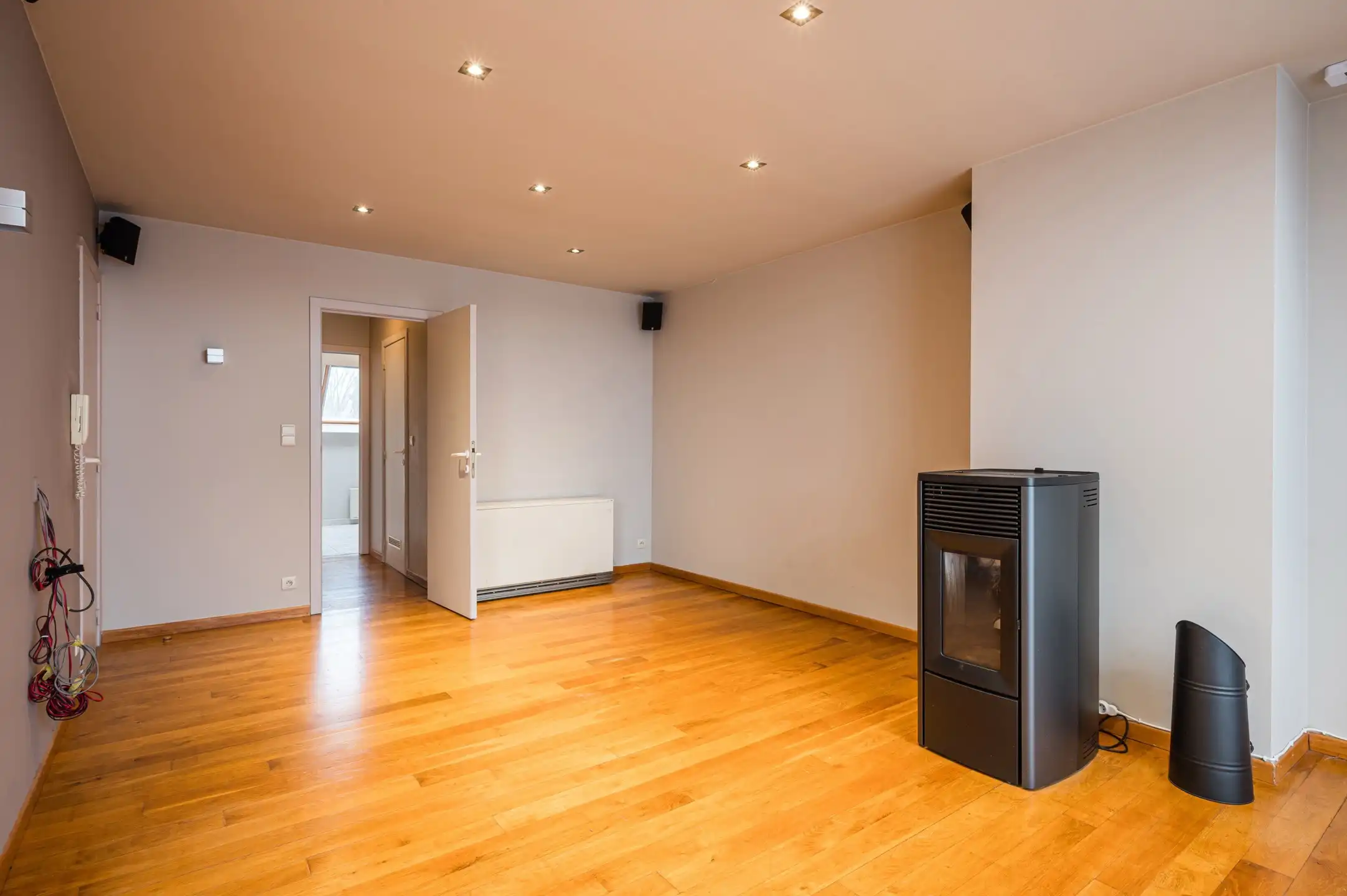 Instapklaar 2 slaapkamer appartement met garage in kleinschalig gebouw foto 12