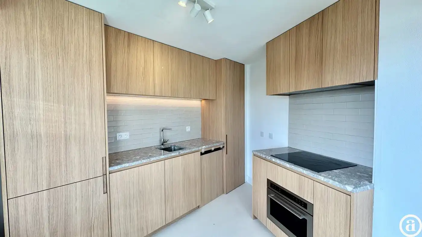 Gerenoveerd hoekappartement met 2 volwaardige slaapkamers, vlakbij het centrum van Knokke. foto 4