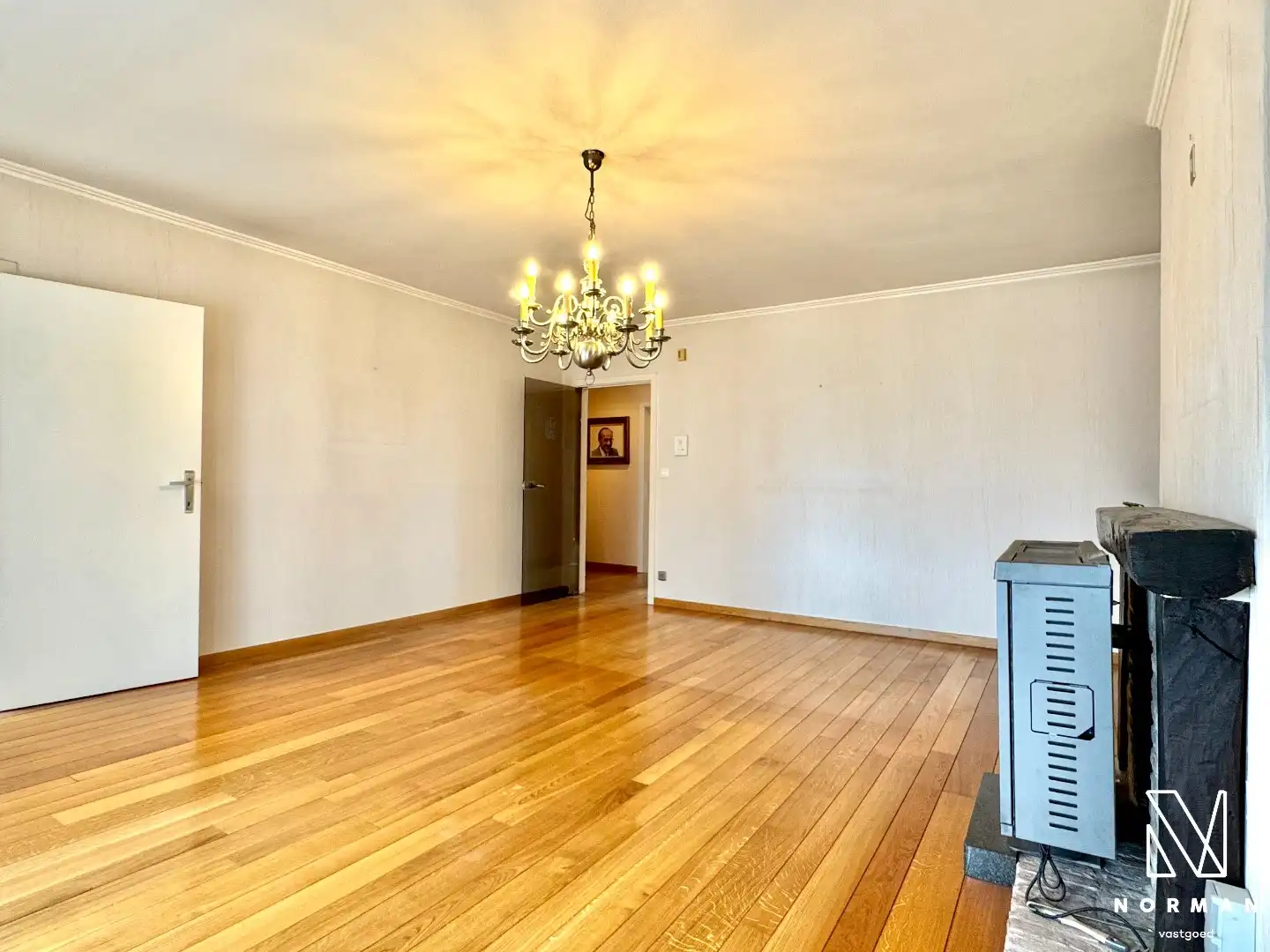Instapklaar 2-slaapkamer appartement inclusief autostaanplaats en terras te koop in Kuurne! foto 3