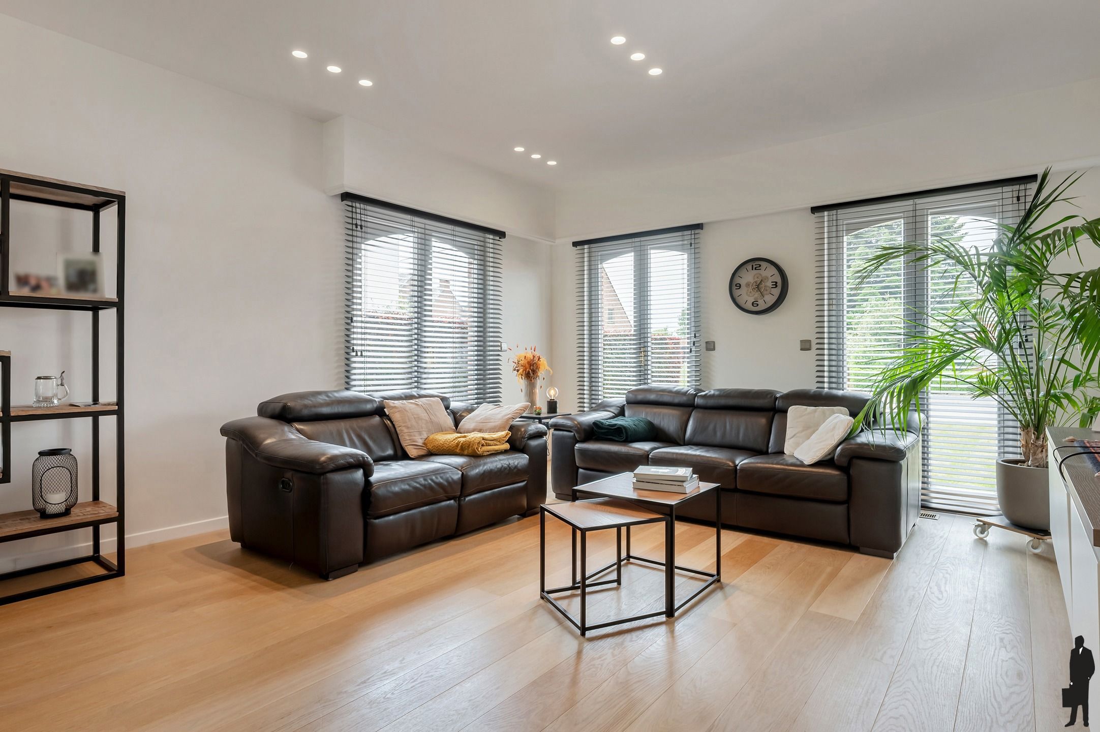 Ruime en instapklare woning (320m²) met 4 slaapkamers en prachtig zicht op weiland op een perceel van 928m² foto 8