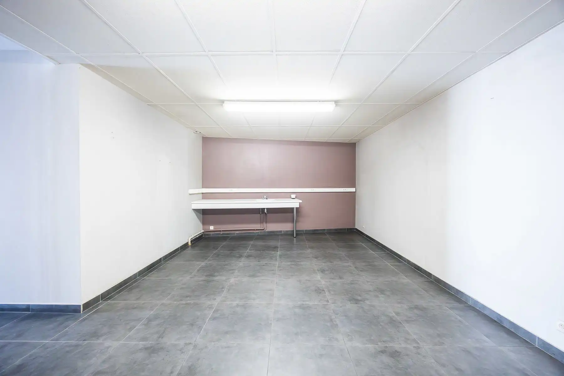 Instapklaar en ruim handelspand op centrale locatie foto 10