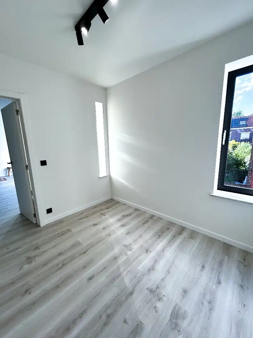 Prachtig gerenoveerd appartement met 2 slaapkamers foto 10