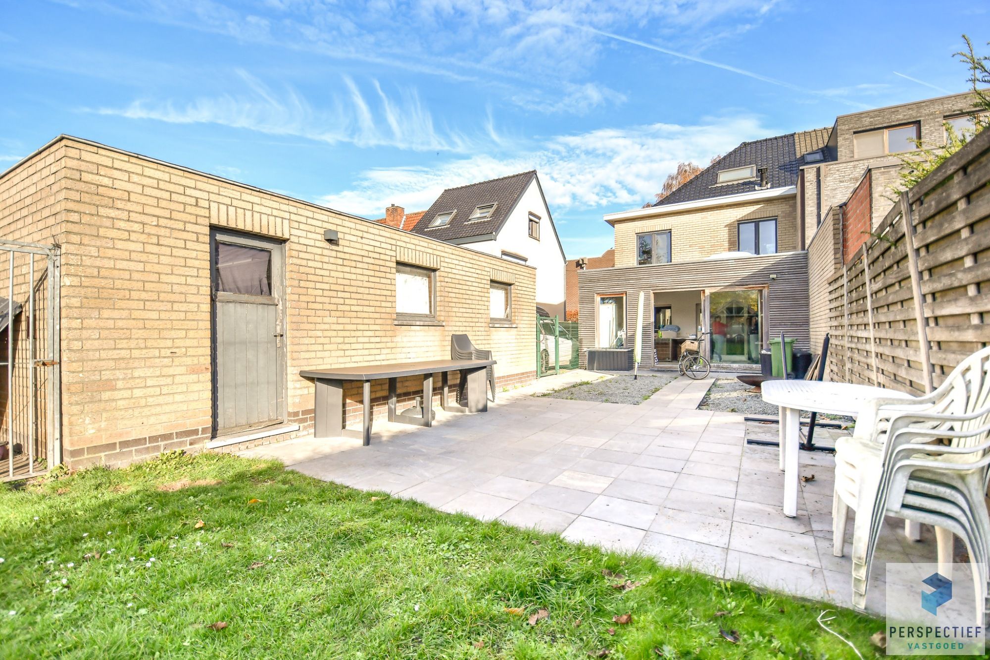 BEZOEKMOMENT ZATERDAG 22/11 VAN 9U TOT 10U30 | Centraal gelegen ruime woning met 4 slaapkamers en grote tuin foto 2