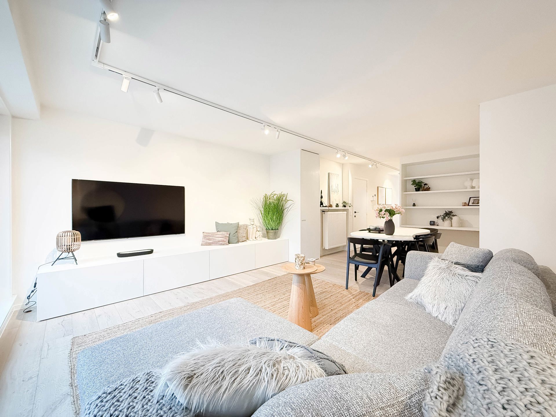Stijlvol gerenoveerd duplex-appartement met 2 zonneterrassen foto 3