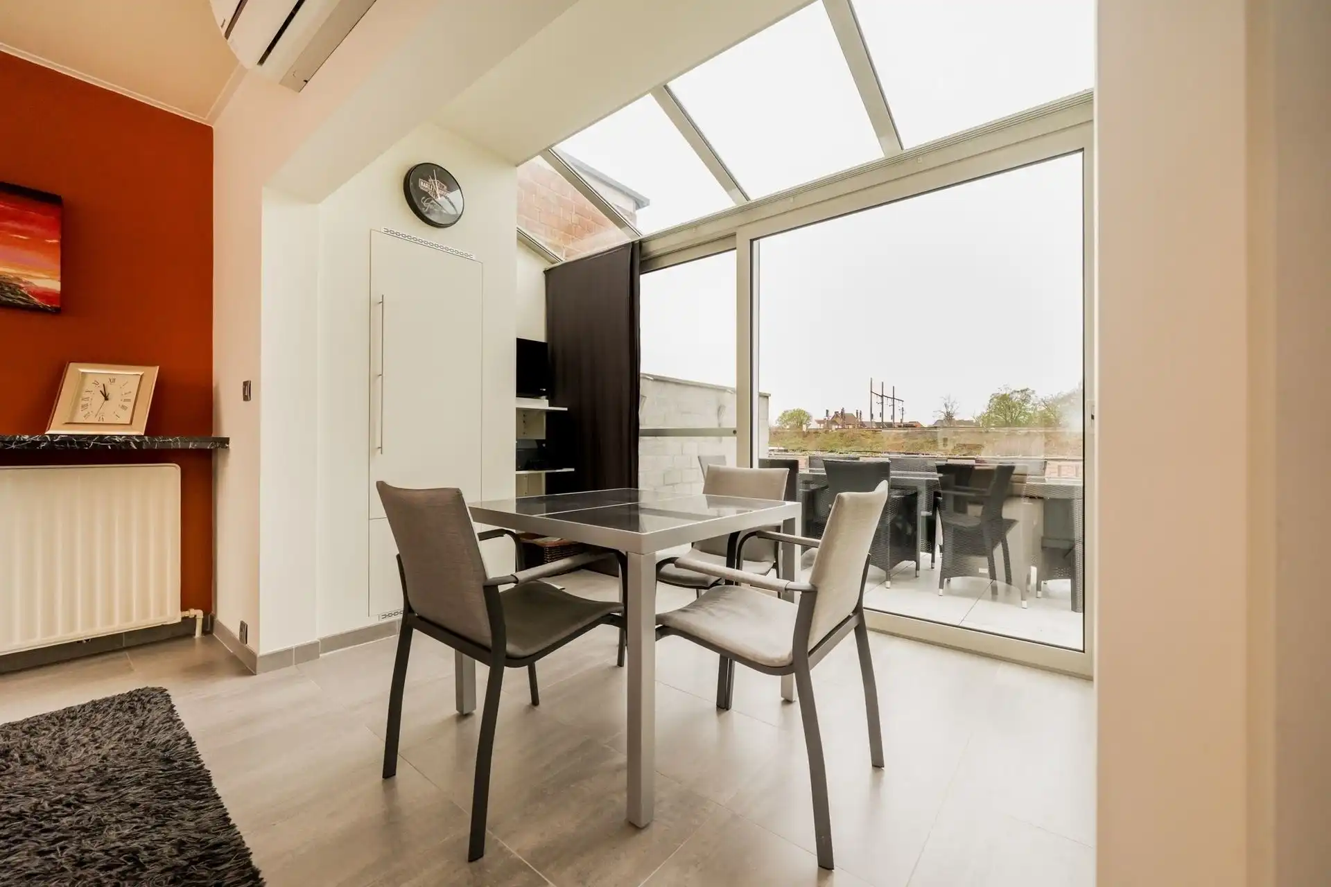 Instapklare bel-etagewoning met garage, tuin en zonnig terras foto 10