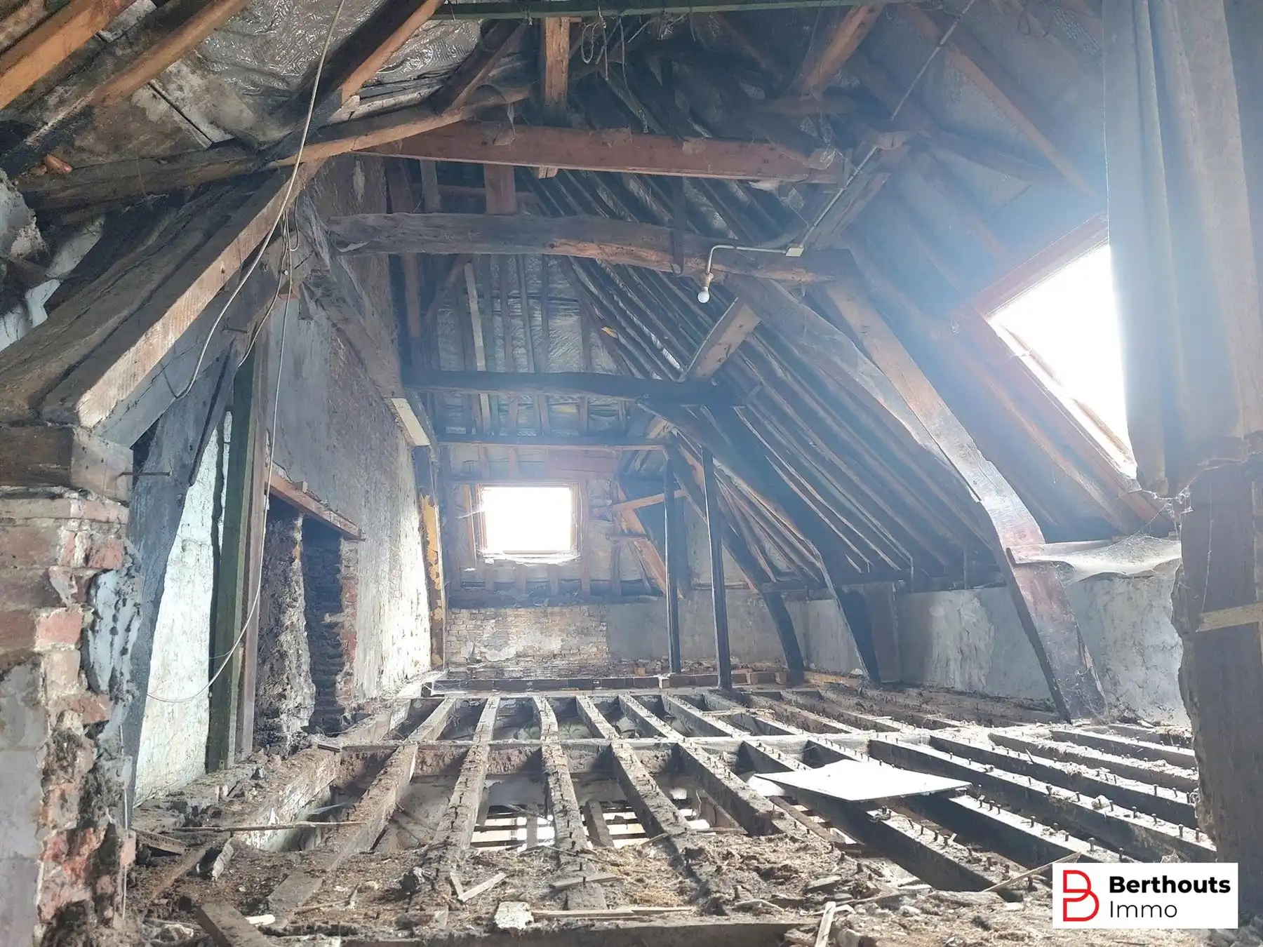 VOLLEDIG TE RENOVEREN, KARAKTERVOLLE WONING foto 7