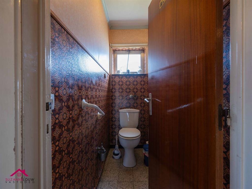 Vrijstaande woning, te renoveren naar eigen smaak en wensen foto 27