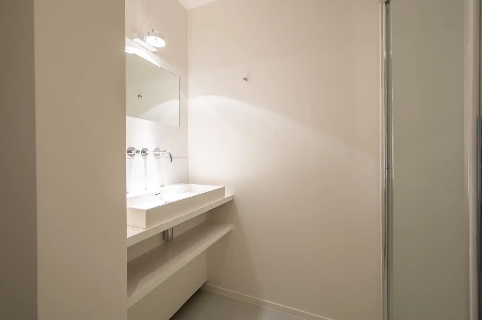 Instapklaar hedendaags hoekappartement rustig gelegen op enkele passen van de zee. foto 16