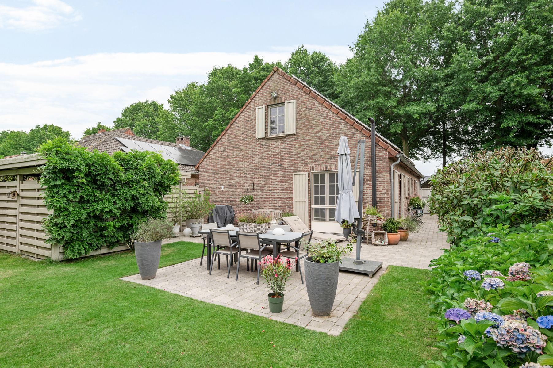 OB op 604 m2 grond, 4 slpks, tuin, carport, gerenoveerd foto 2