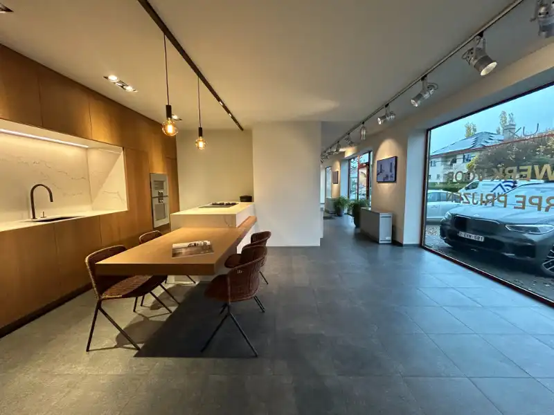 Ruime handelsruimte/toonzaal (338 m²) met 6 privéparkings – toplocatie! foto 6