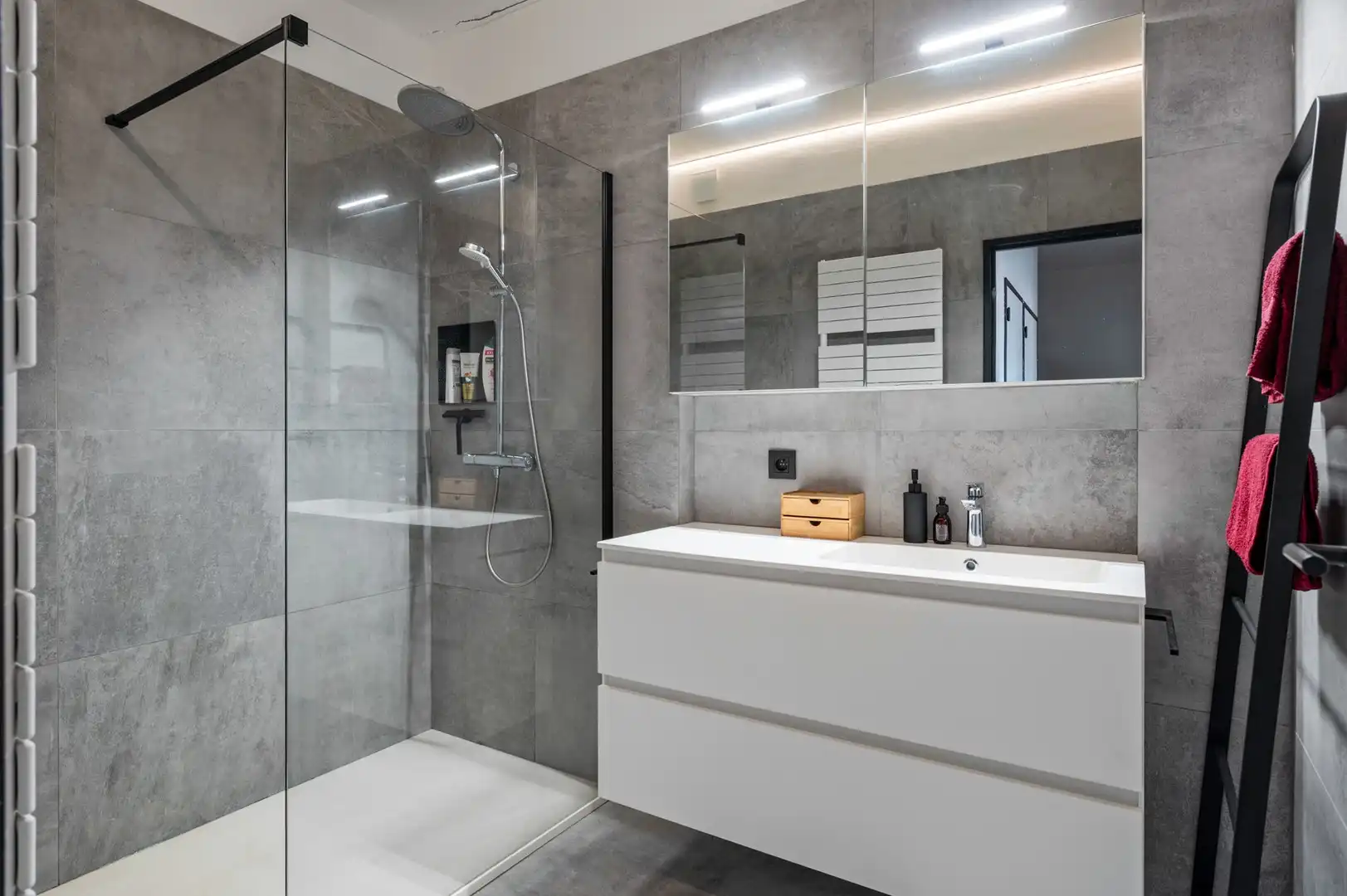 Lichtrijk, ruim appartement vlak bij centrum van Ekeren foto 9