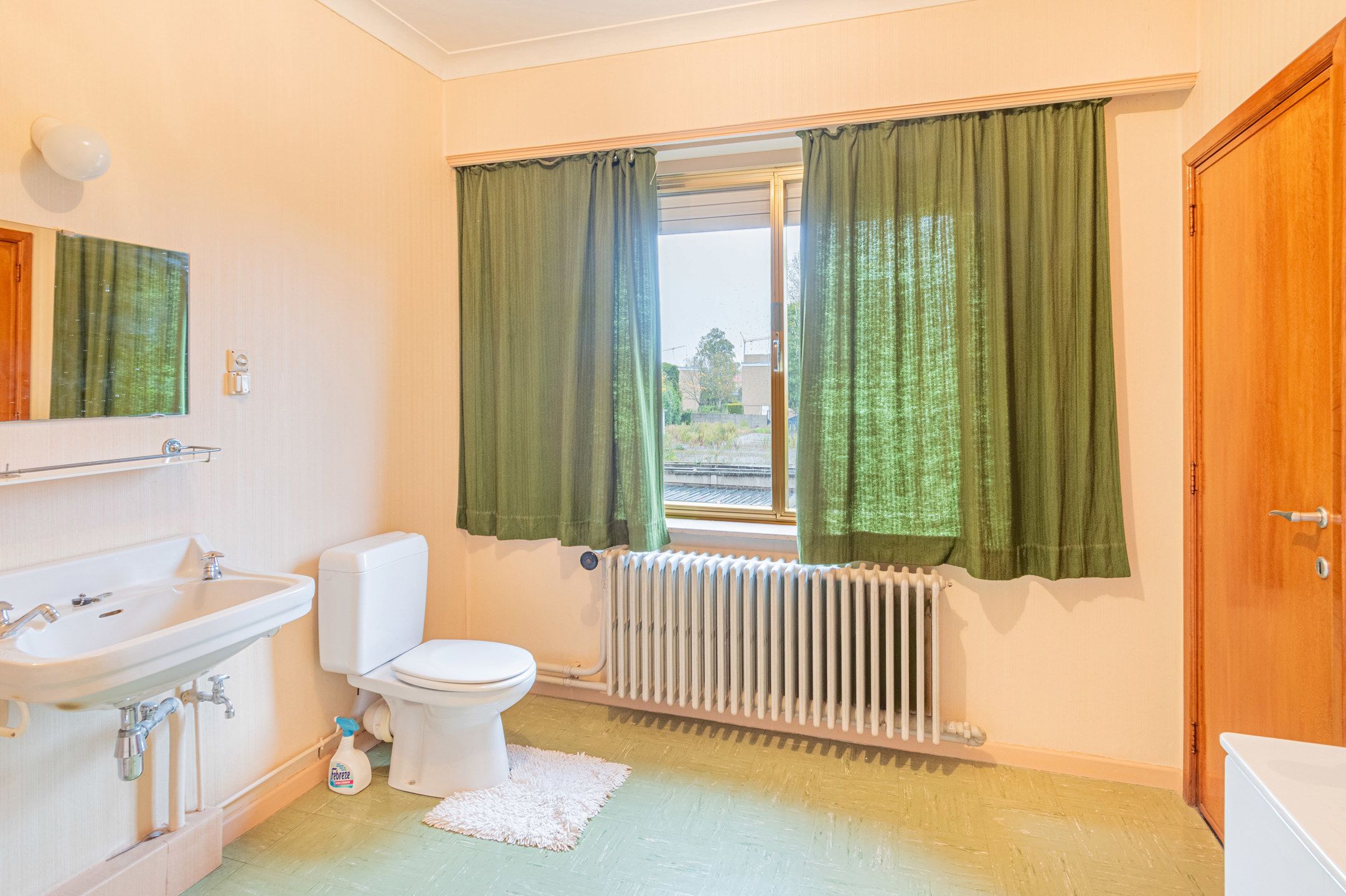 Ruime op te frissen woning met garage en tuin  foto 15