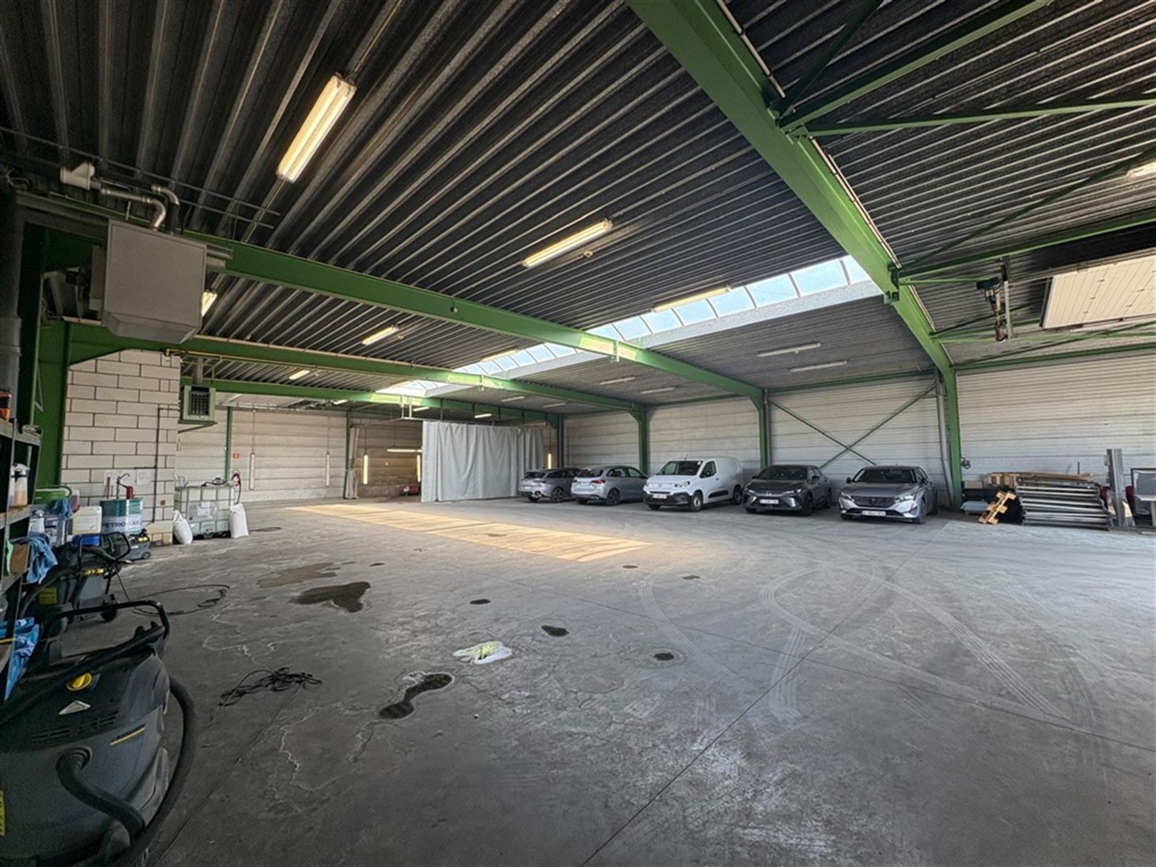 Uitstekend gelegen commercieel pand op de A12 foto 9