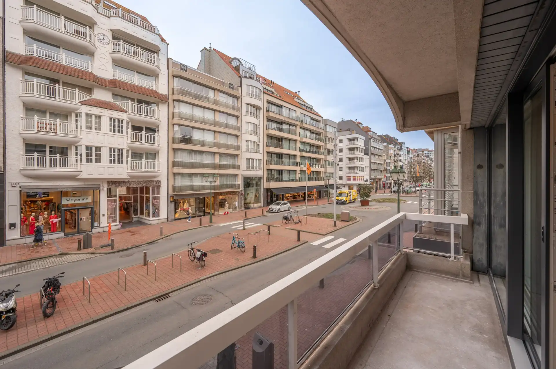Prachtig gerenoveerd appartement met zuidwesten oriëntatie gelegen in het centrum van Knokke, vlakbij de Dumortierlaan foto 3